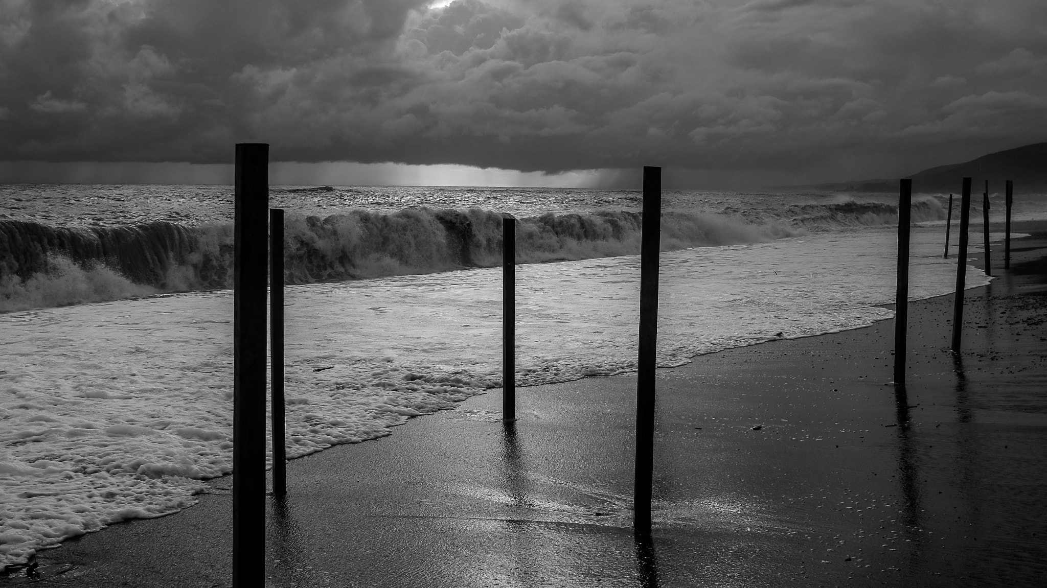 Sony SLT-A55 (SLT-A55V) + 24mm F2.8 sample photo. Stormy sea photography