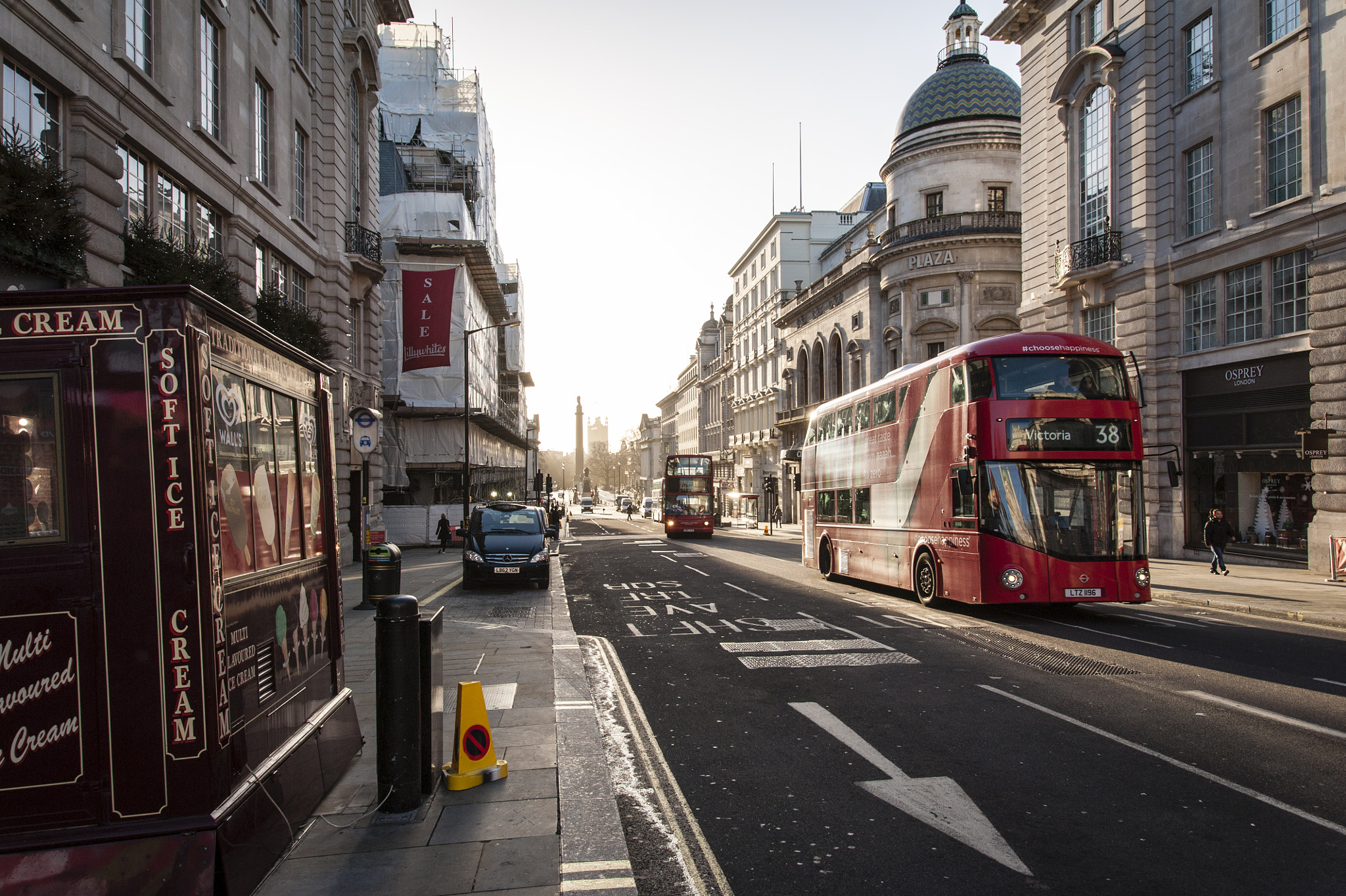 Nikon D700 + Sigma 24-105mm F4 DG OS HSM Art sample photo. Piccadilly circus photography