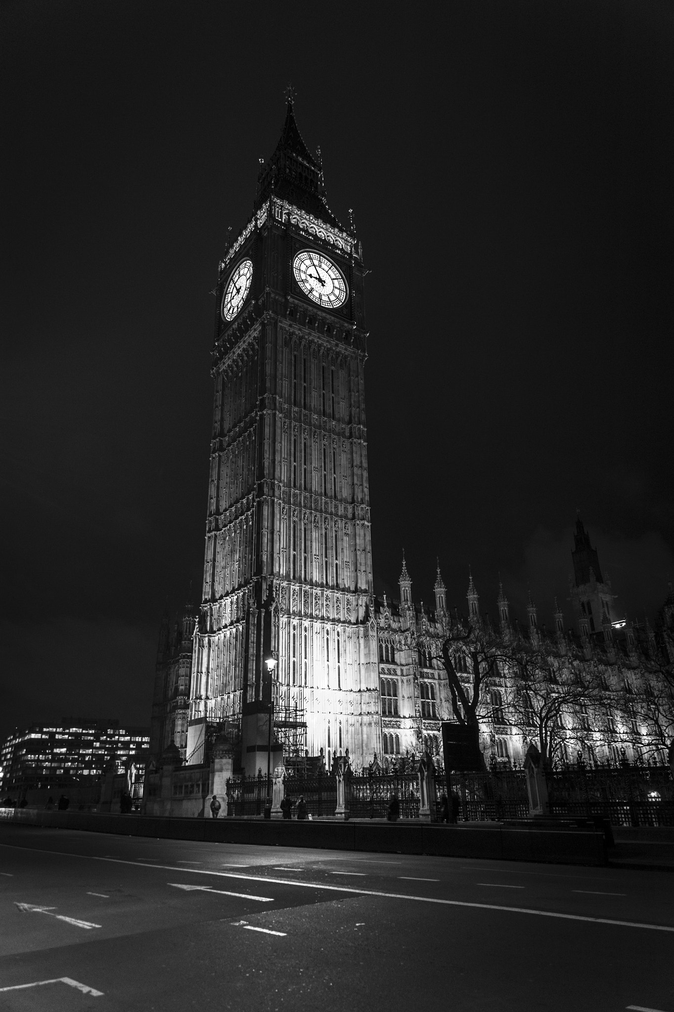 Nikon D700 + Sigma 24-105mm F4 DG OS HSM Art sample photo. Elizabeth tower by night #1 photography