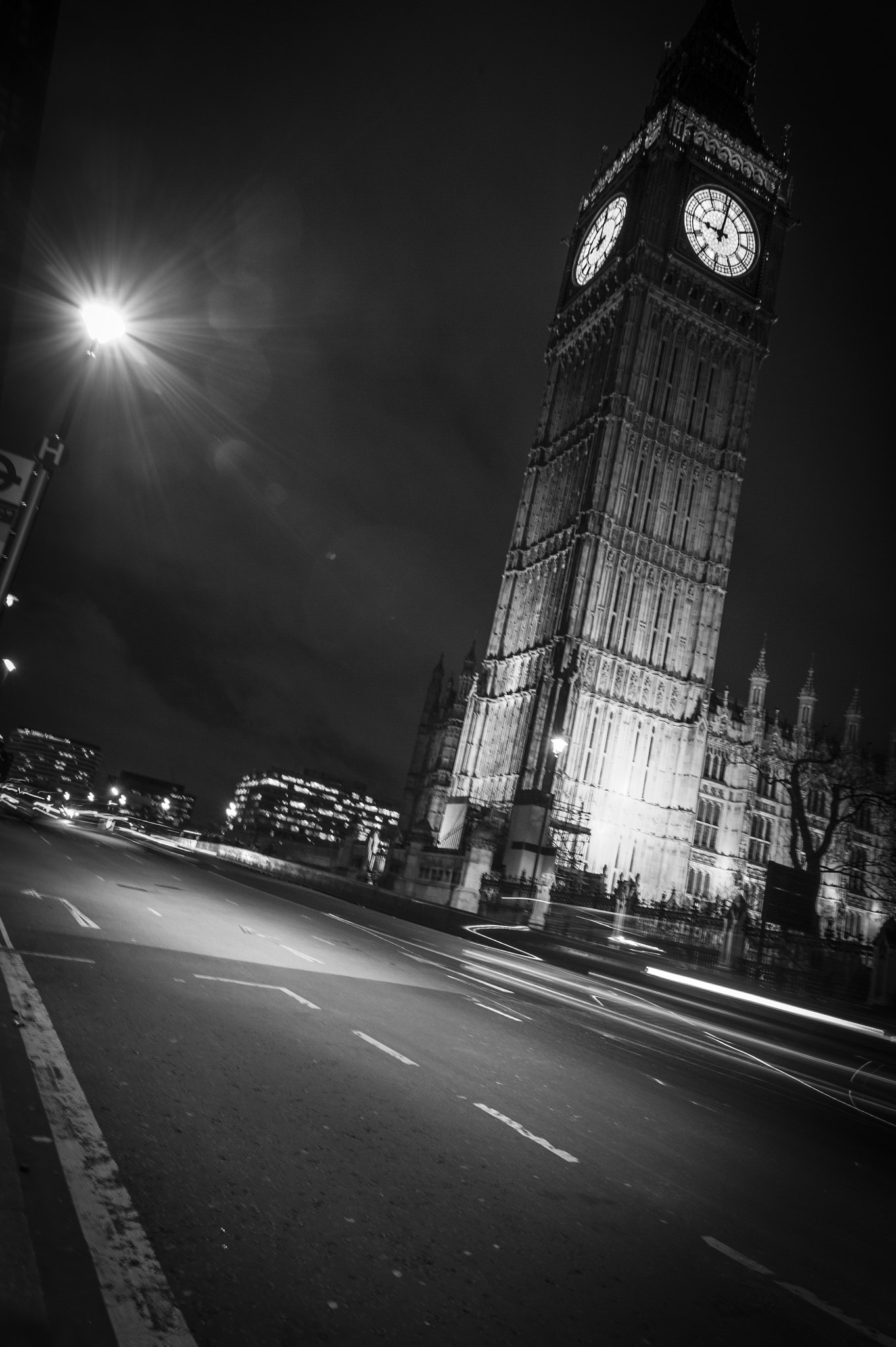 Nikon D700 + Sigma 24-105mm F4 DG OS HSM Art sample photo. Elizabeth tower by night #4 photography