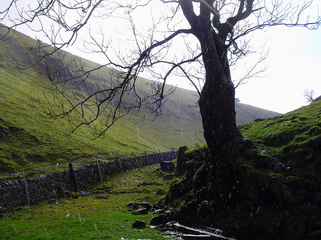 Sony DSC-M2 sample photo. Rain, peak district, uk photography