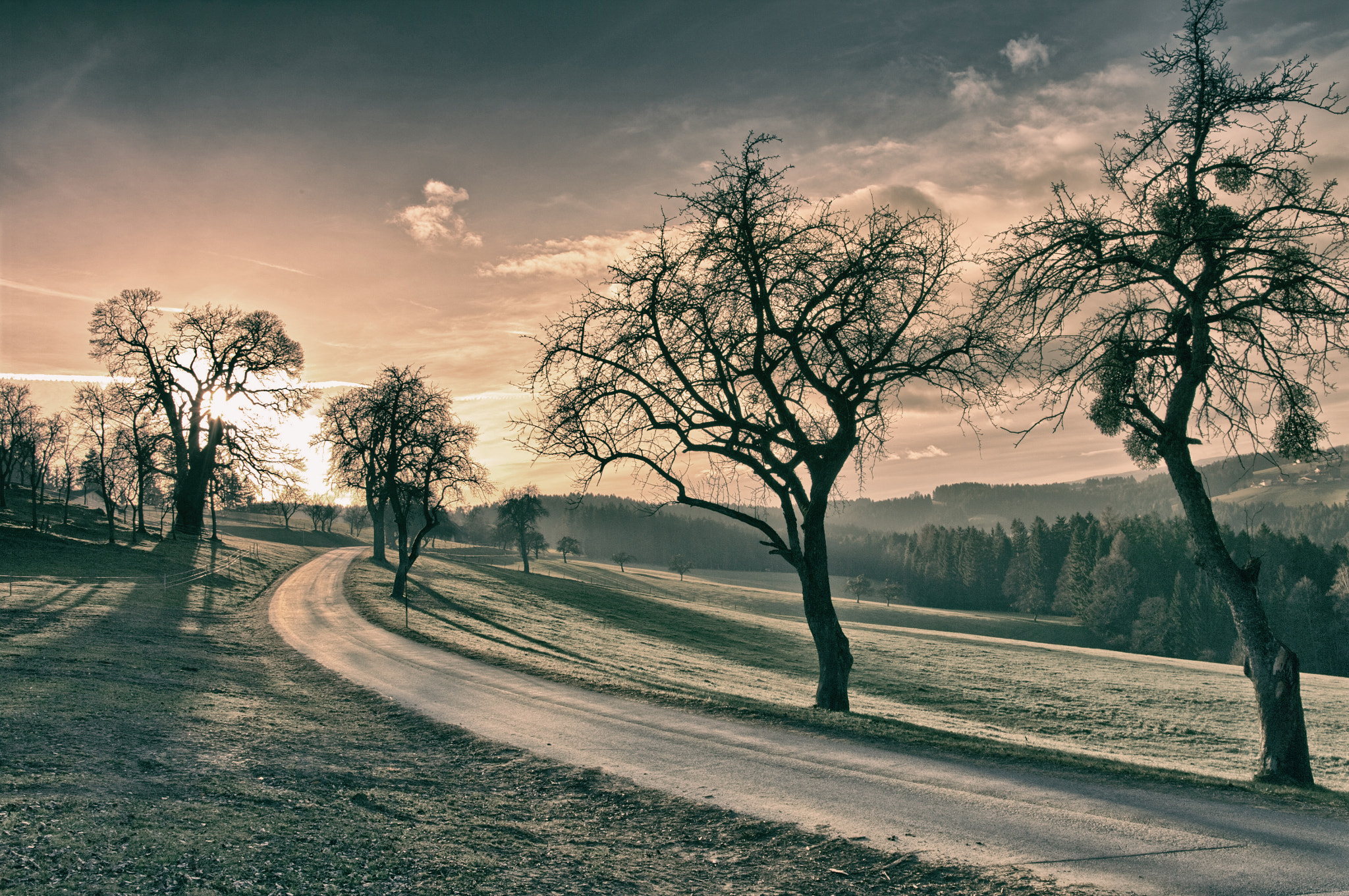 Sigma AF 10-20mm F4-5.6 EX DC sample photo. Sunset in the hills photography