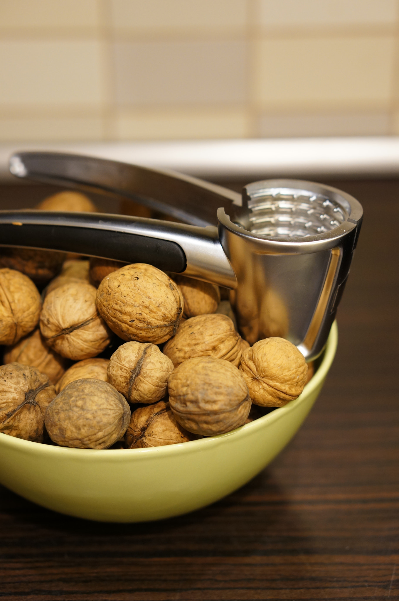 Sony Alpha NEX-5N + Sony E 50mm F1.8 OSS sample photo. Walnuts in bowl photography