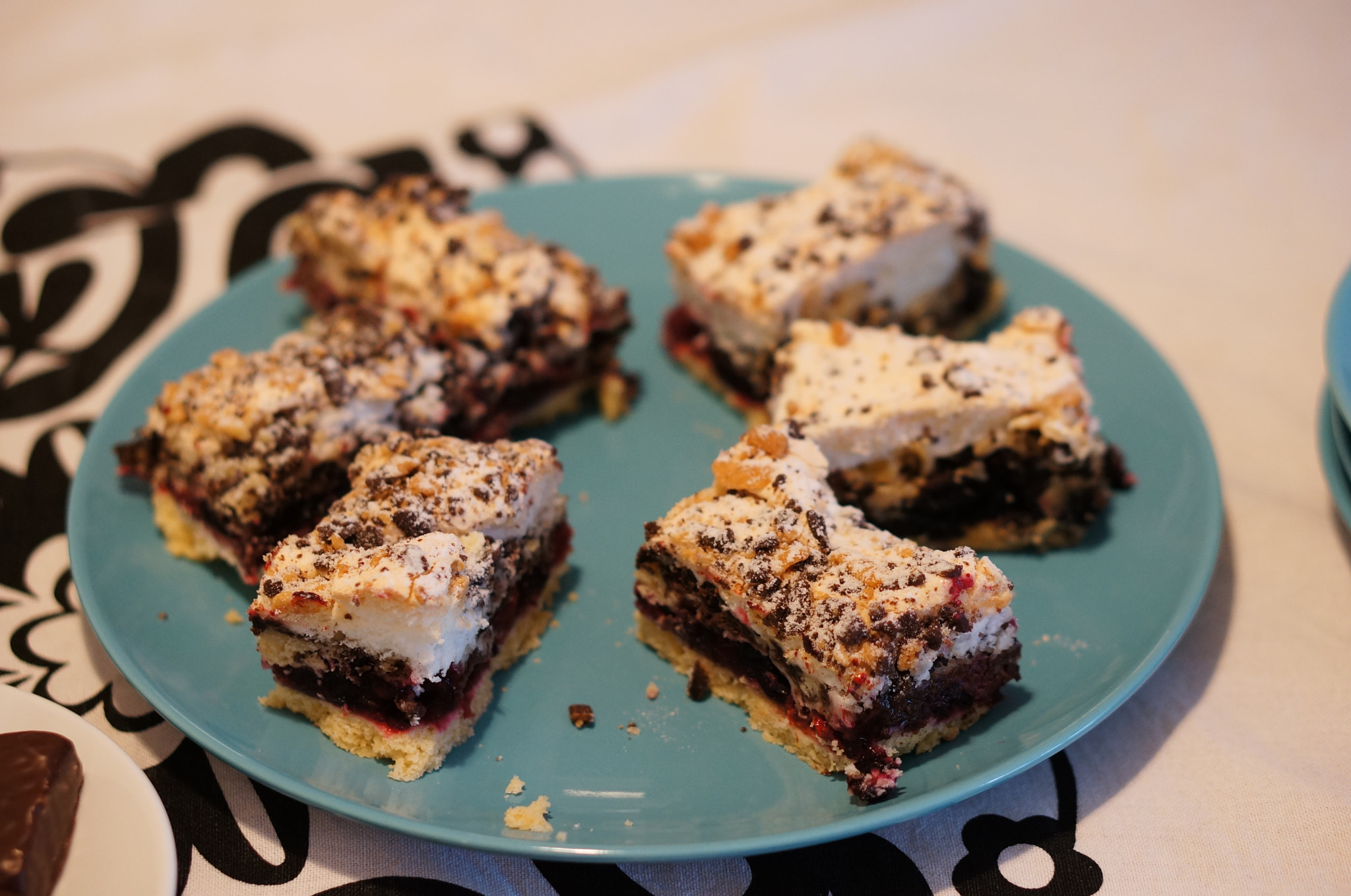 Sony Alpha NEX-5N + Sony E 50mm F1.8 OSS sample photo. Cherry cake photography