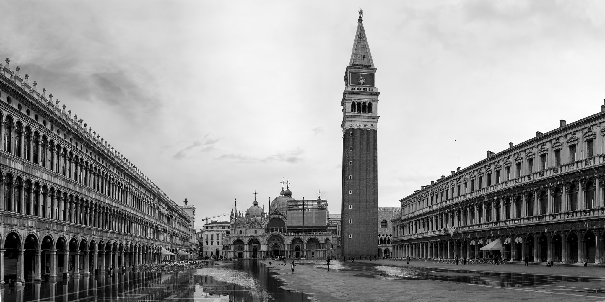 Nikon D3S + ZEISS Distagon T* 35mm F2 sample photo. Piazza san marco photography