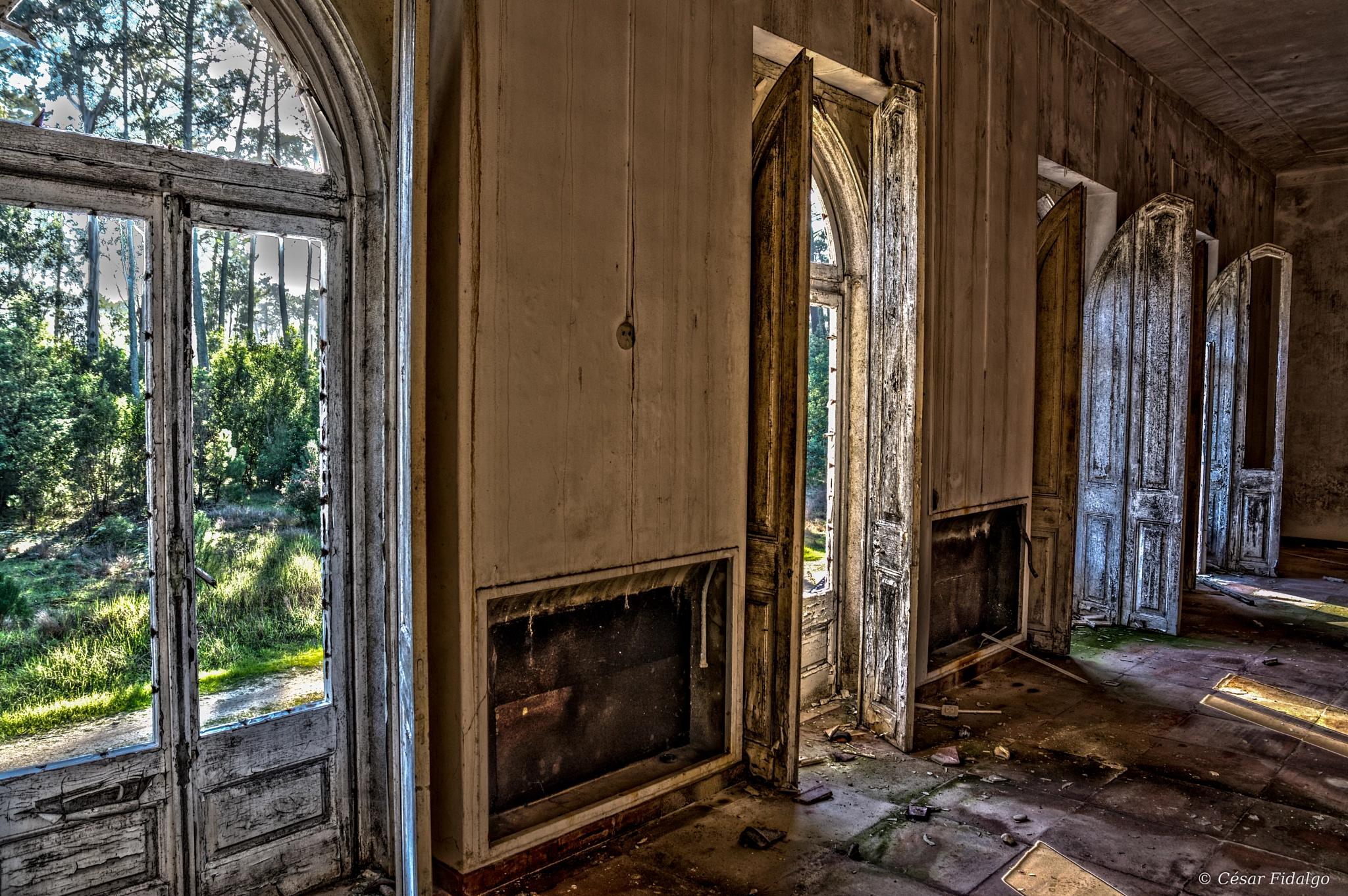 Sigma 17-70mm F2.8-4 DC Macro OS HSM | C sample photo. Old windows photography