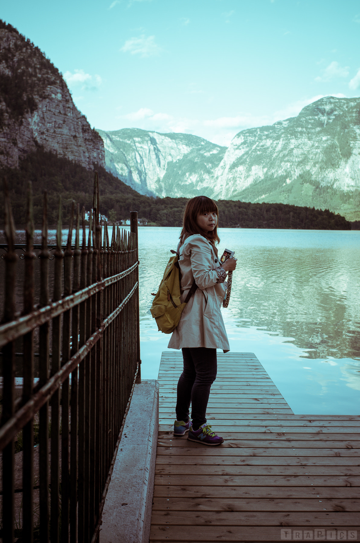 Nikon D7000 + AF Nikkor 28mm f/2.8 sample photo. __#hallstatt #street #light #water__ photography