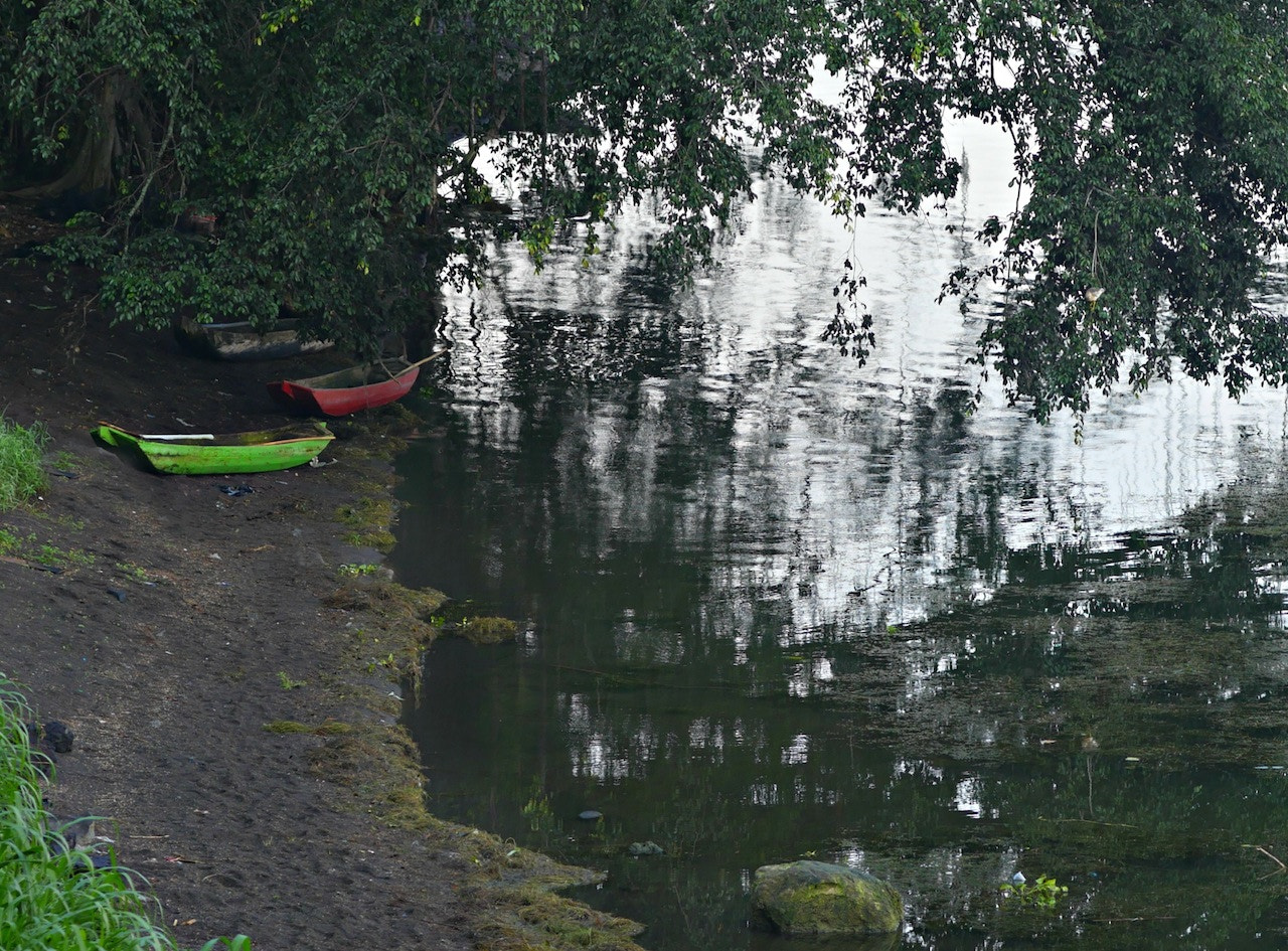 Panasonic Lumix DMC-GH4 + Olympus M.Zuiko Digital ED 75mm F1.8 sample photo. Lake batur 17 photography