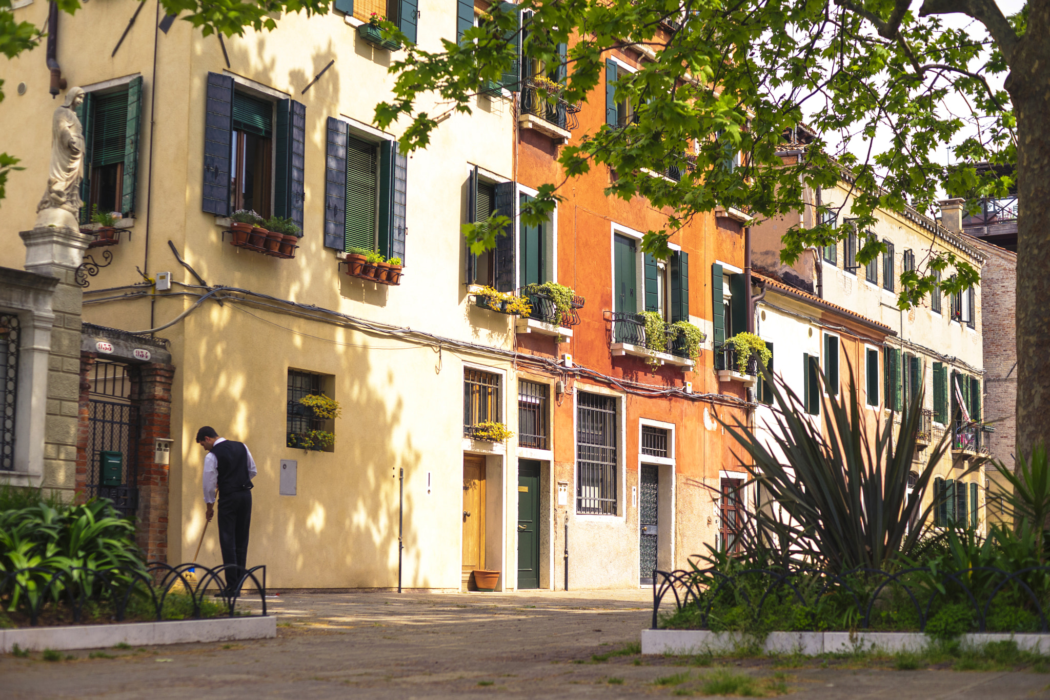 Sony a7 + Sony 50mm F1.4 sample photo. Italy photography