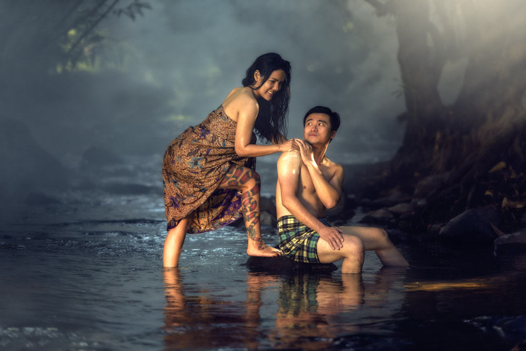 couple poses - Couple romantic bathing by Sasin Tipchai on 500px.com