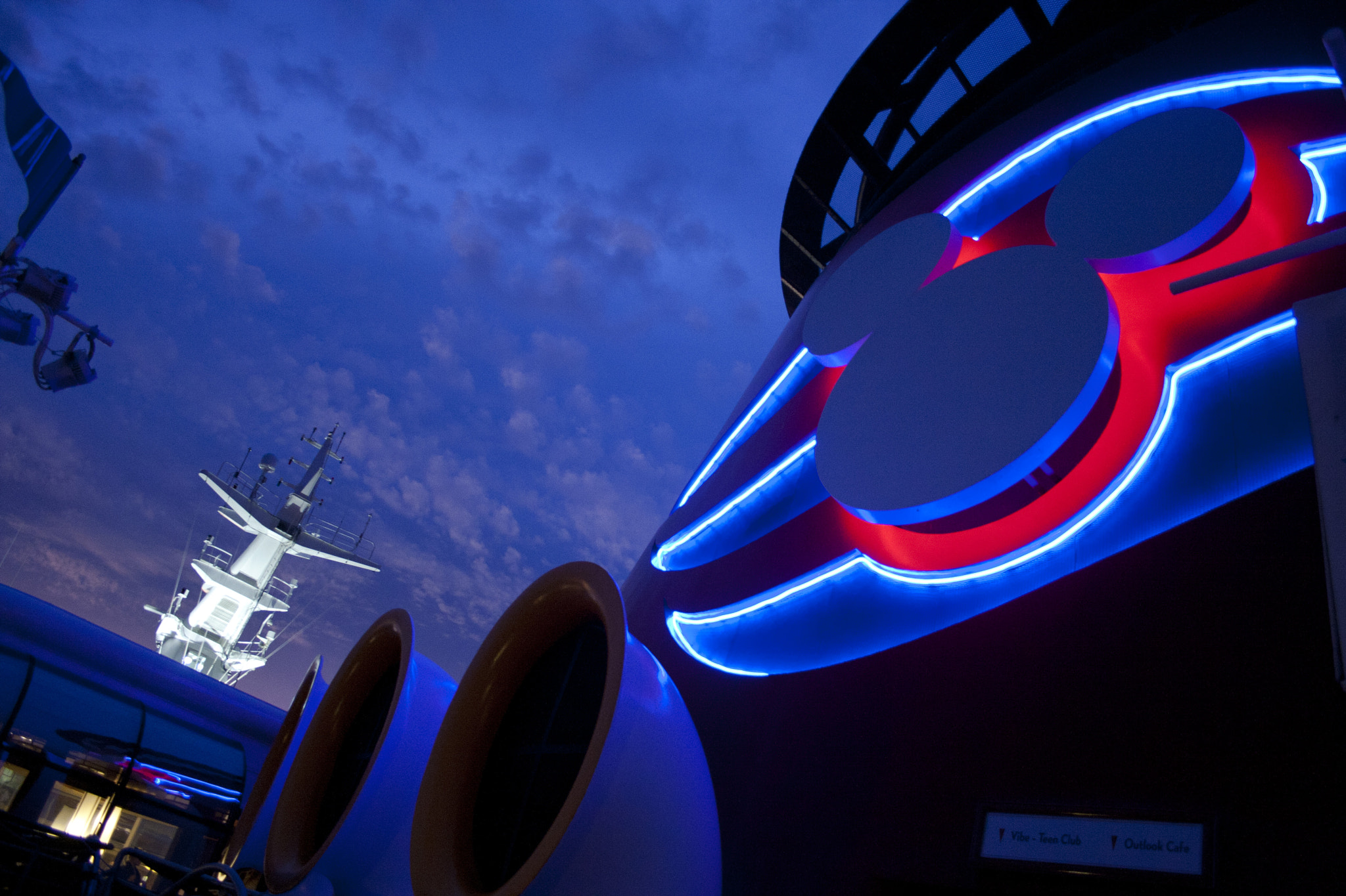 Canon EF-S 18-55mm f/3.5-5.6 USM sample photo. Mickey stack dusk photography