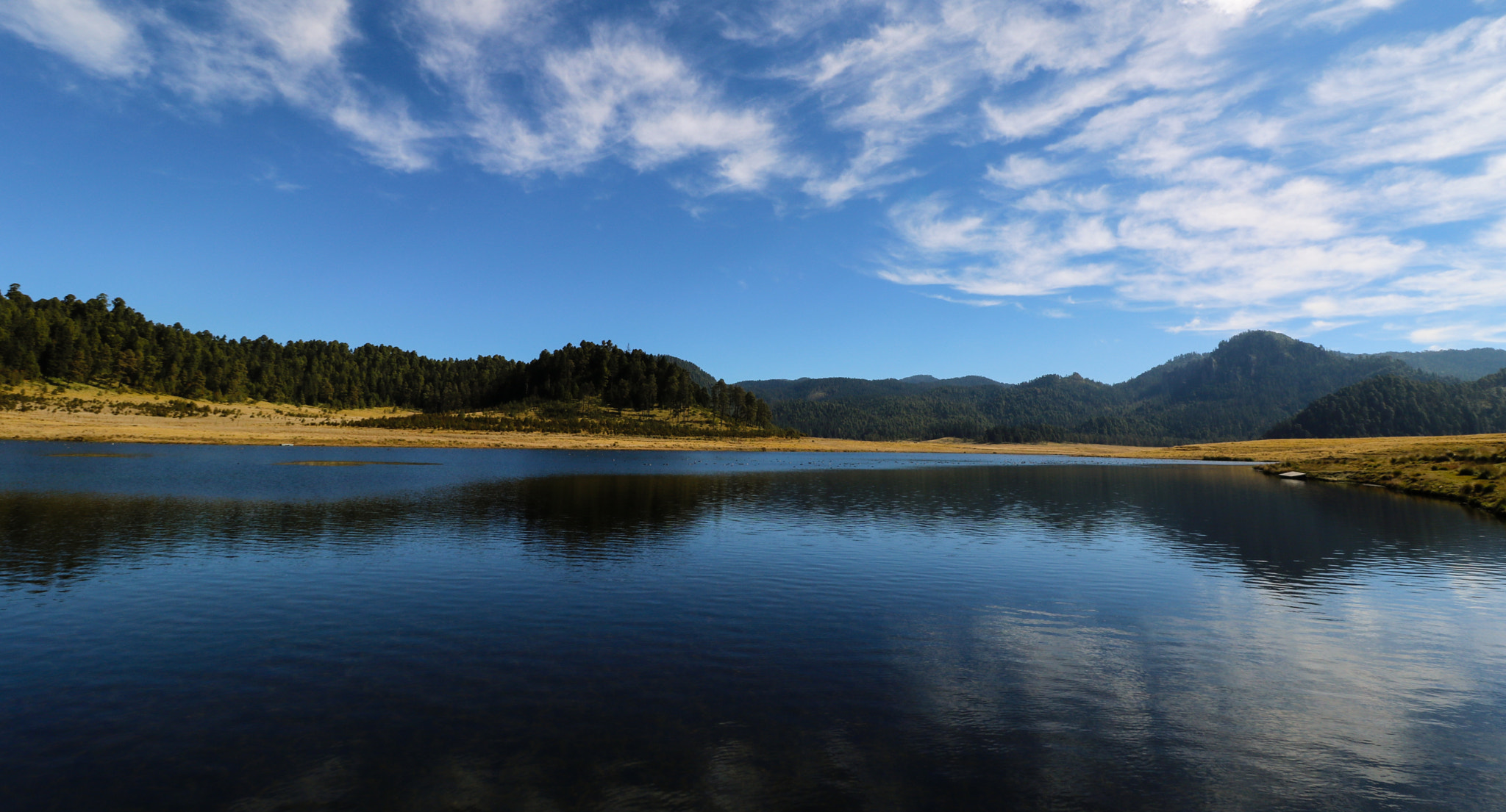 Canon EOS 750D (EOS Rebel T6i / EOS Kiss X8i) + Canon EF-S 10-18mm F4.5–5.6 IS STM sample photo. Lago photography