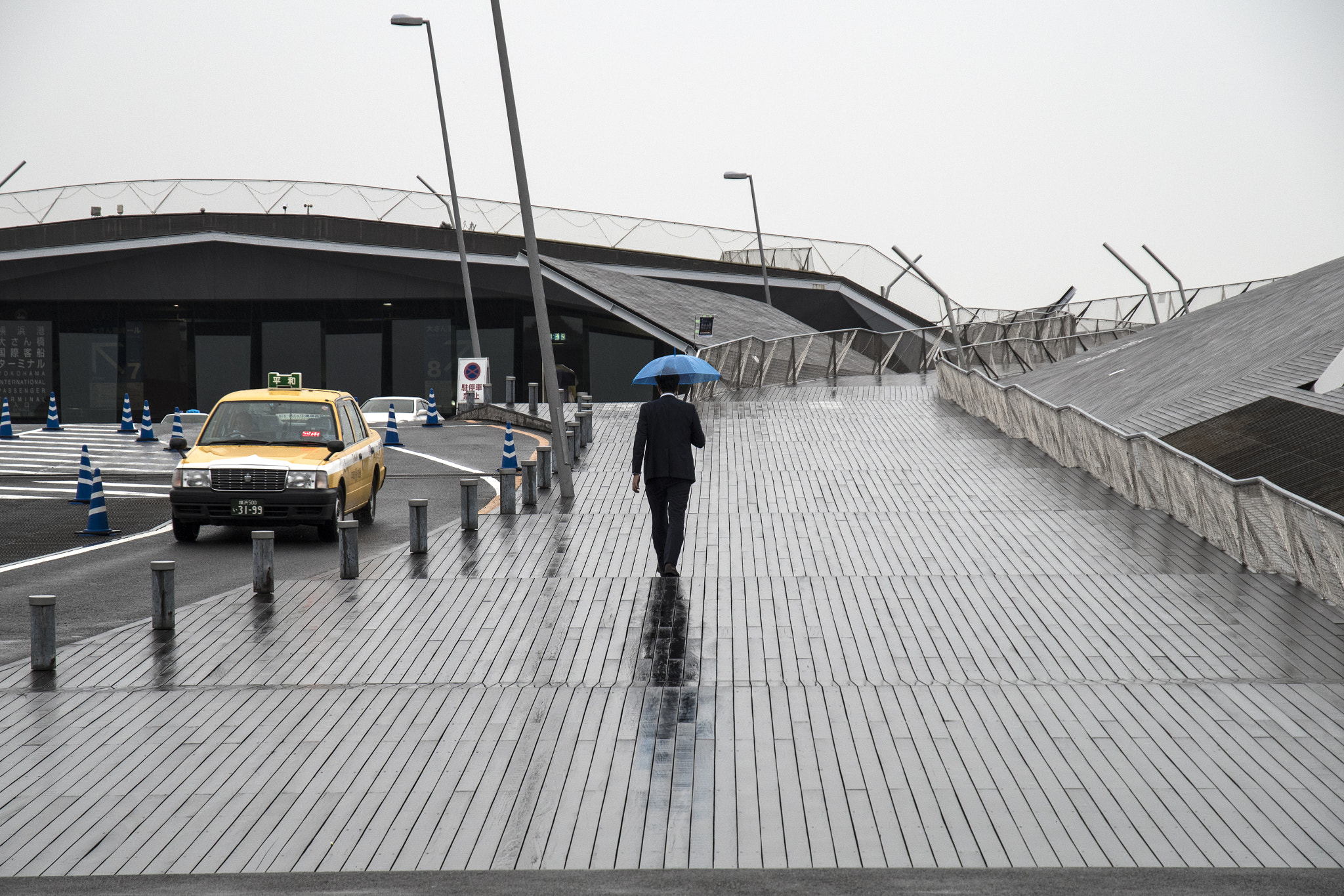Pentax K-S2 sample photo. Blue umbrella photography