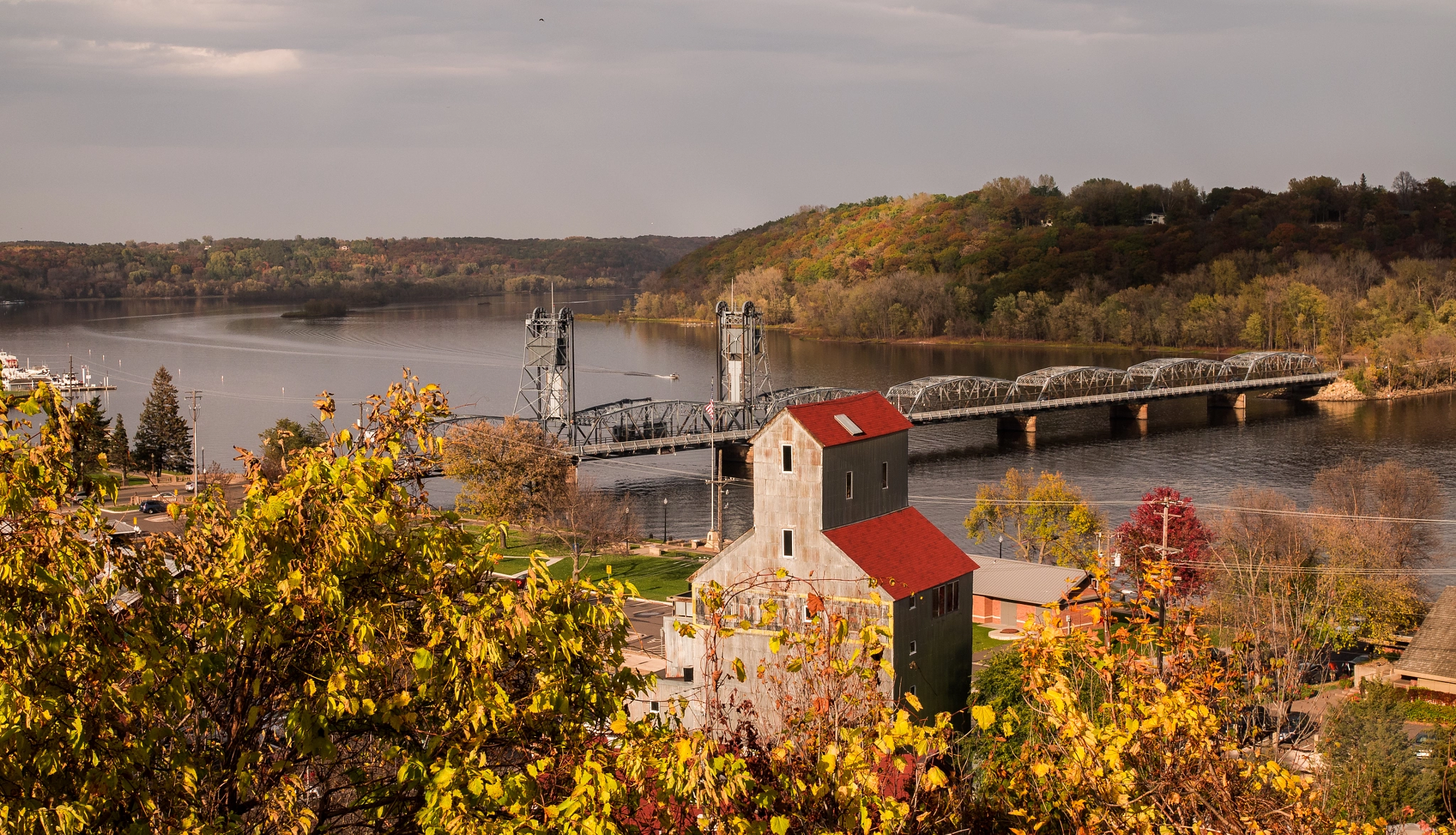 Panasonic Lumix DMC-GX7 + Olympus M.Zuiko Digital 25mm F1.8 sample photo. Stillwater overlook photography