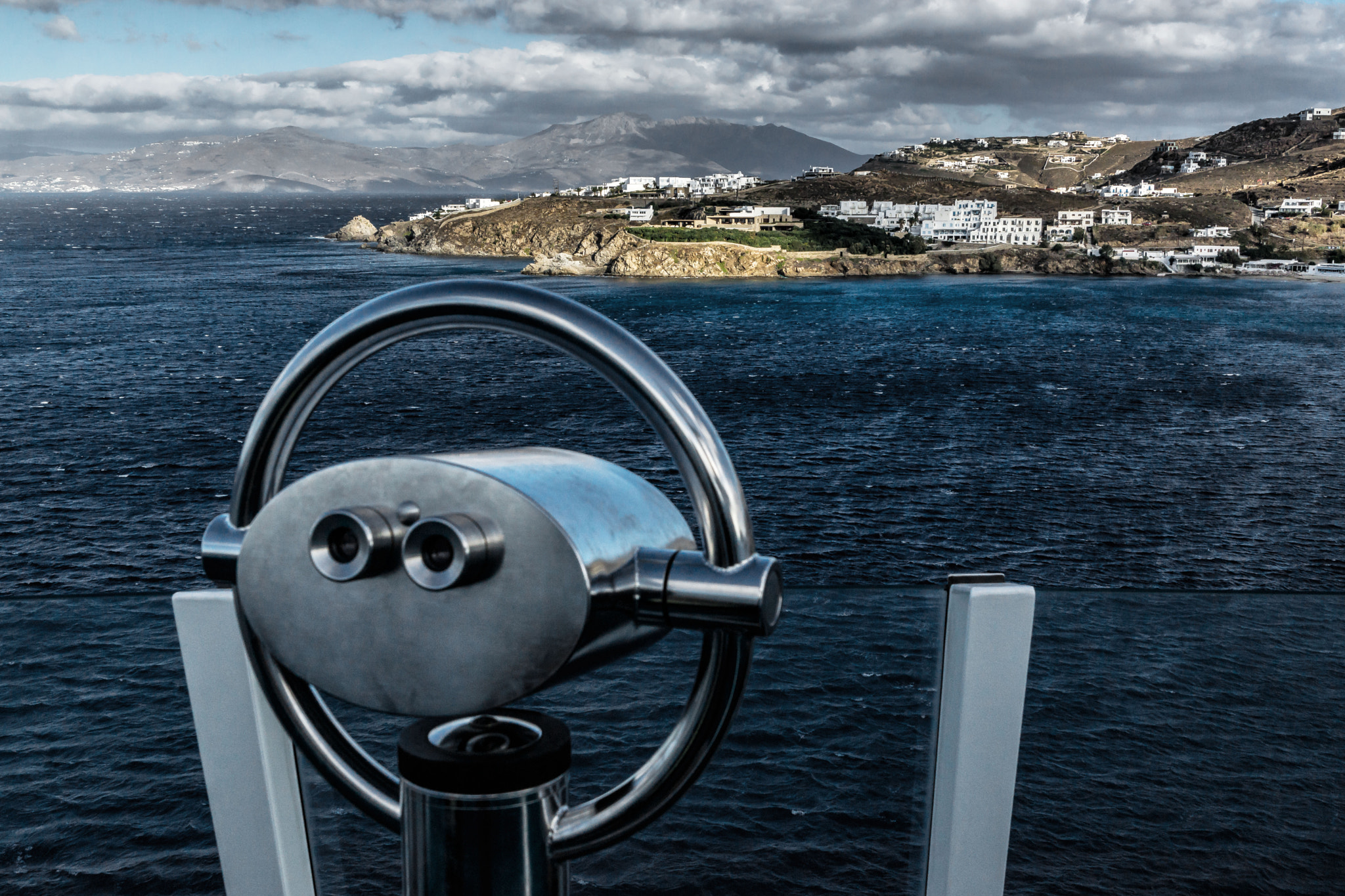 Sony SLT-A77 + Sony 28-75mm F2.8 SAM sample photo. Land in sicht  mykonos () photography