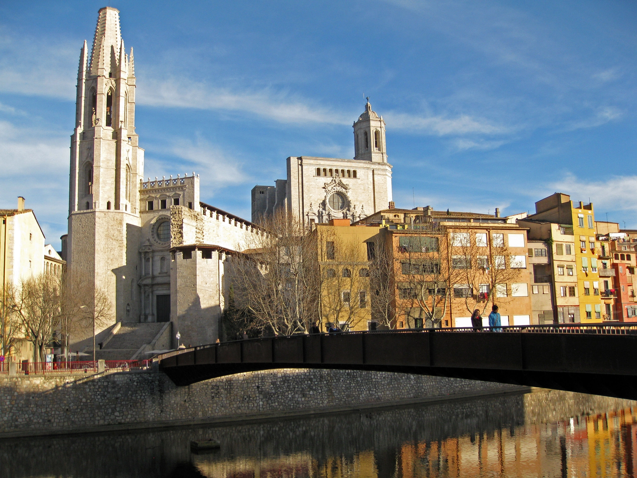 Canon PowerShot SD890 IS (Digital IXUS 970 IS / IXY Digital 820 IS) sample photo. Girona and the river onyar photography