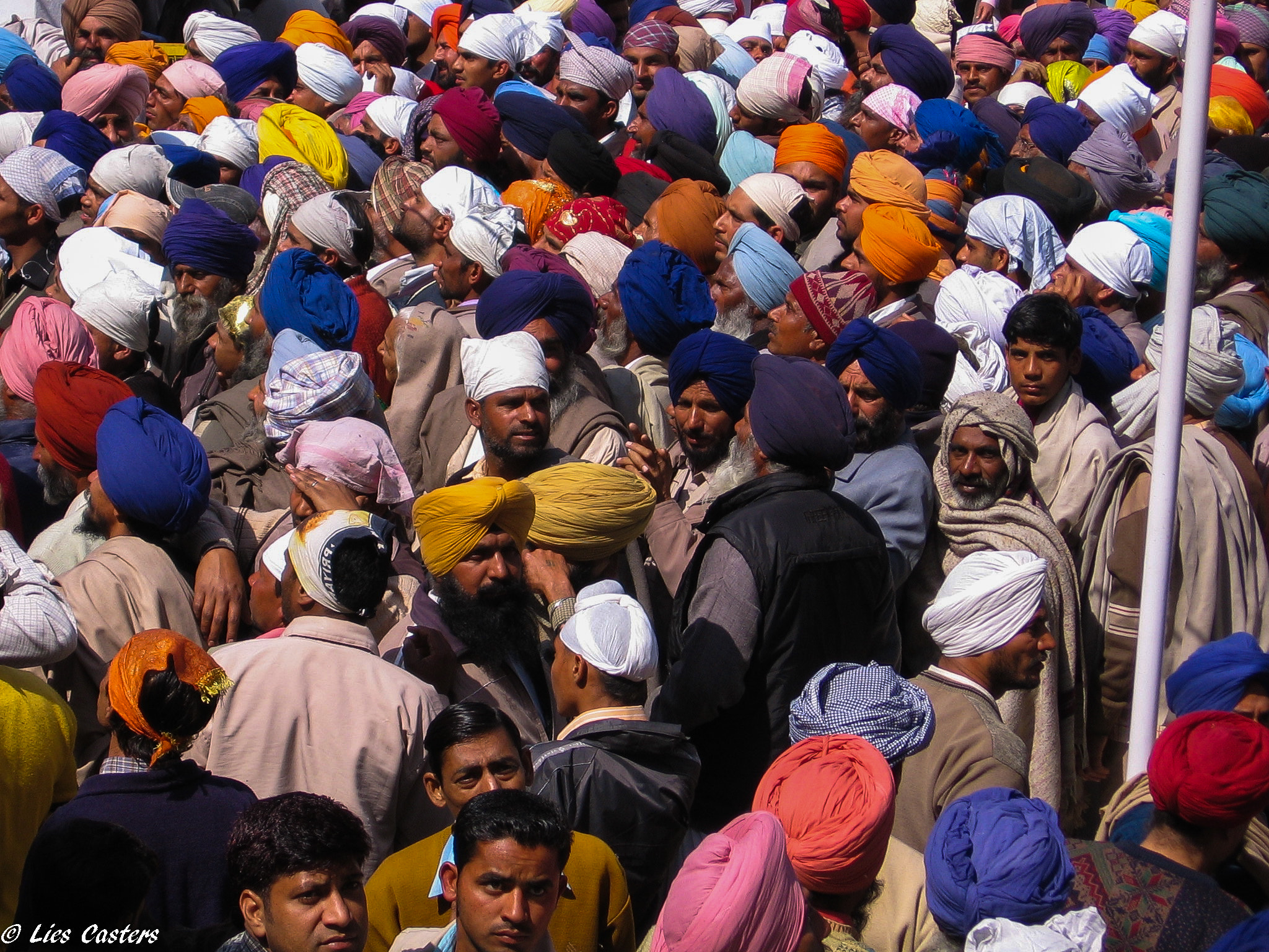 Canon POWERSHOT A510 sample photo. People at a sikh temple in old delhi photography