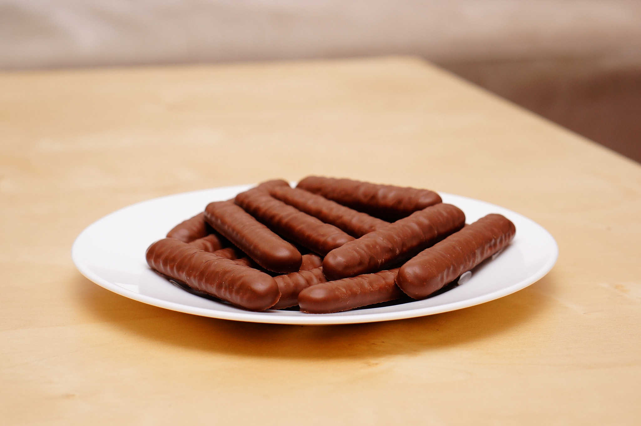 Sony Alpha NEX-6 + Sony E 50mm F1.8 OSS sample photo. Long biscuits covered in chocolate on white plate photography