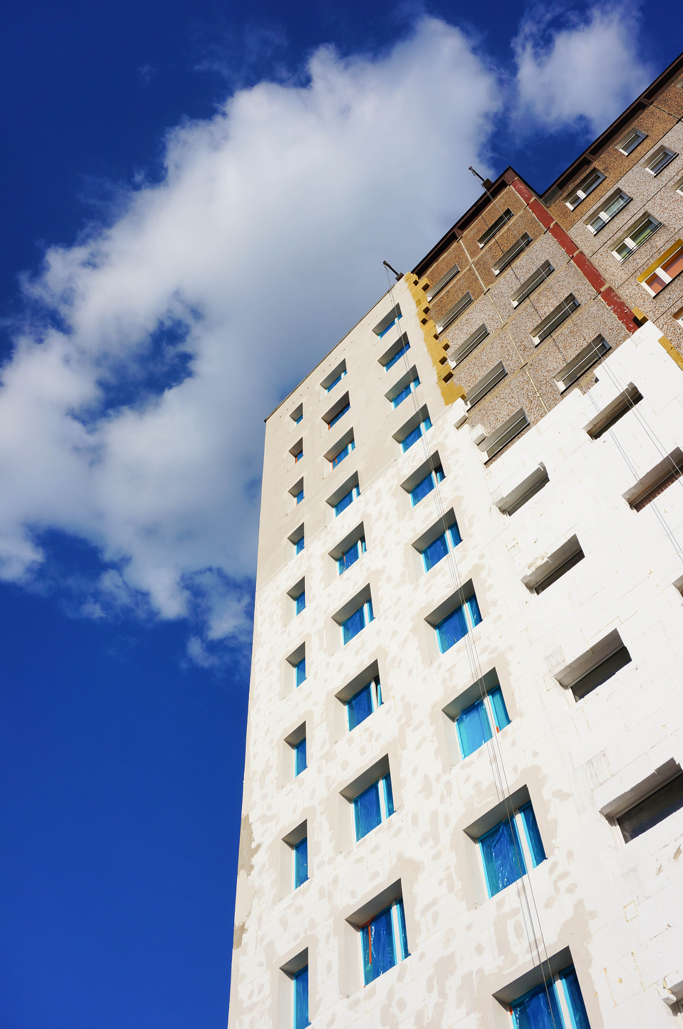 Sony E 16-50mm F3.5-5.6 PZ OSS sample photo. Apartment block photography