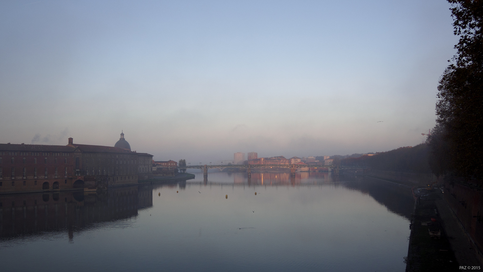Olympus OM-D E-M10 + Panasonic Lumix G 14mm F2.5 ASPH sample photo. Le garonne. photography