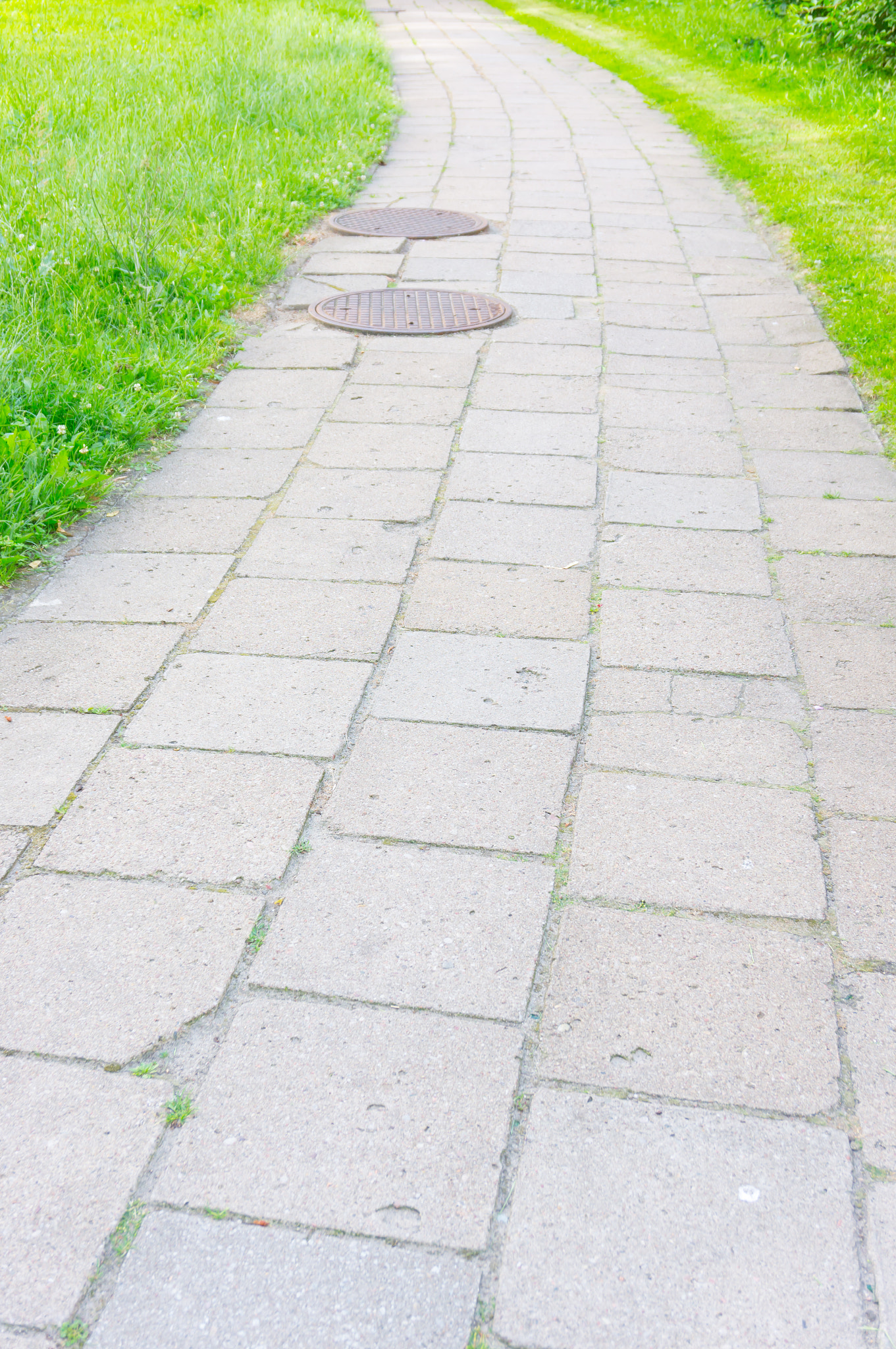Sony E 16-50mm F3.5-5.6 PZ OSS sample photo. Tiles footpath photography