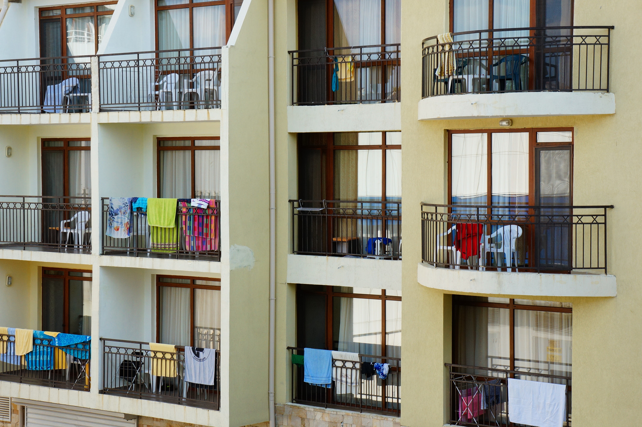 Sony E 18-55mm F3.5-5.6 OSS sample photo. Hotel balconies photography