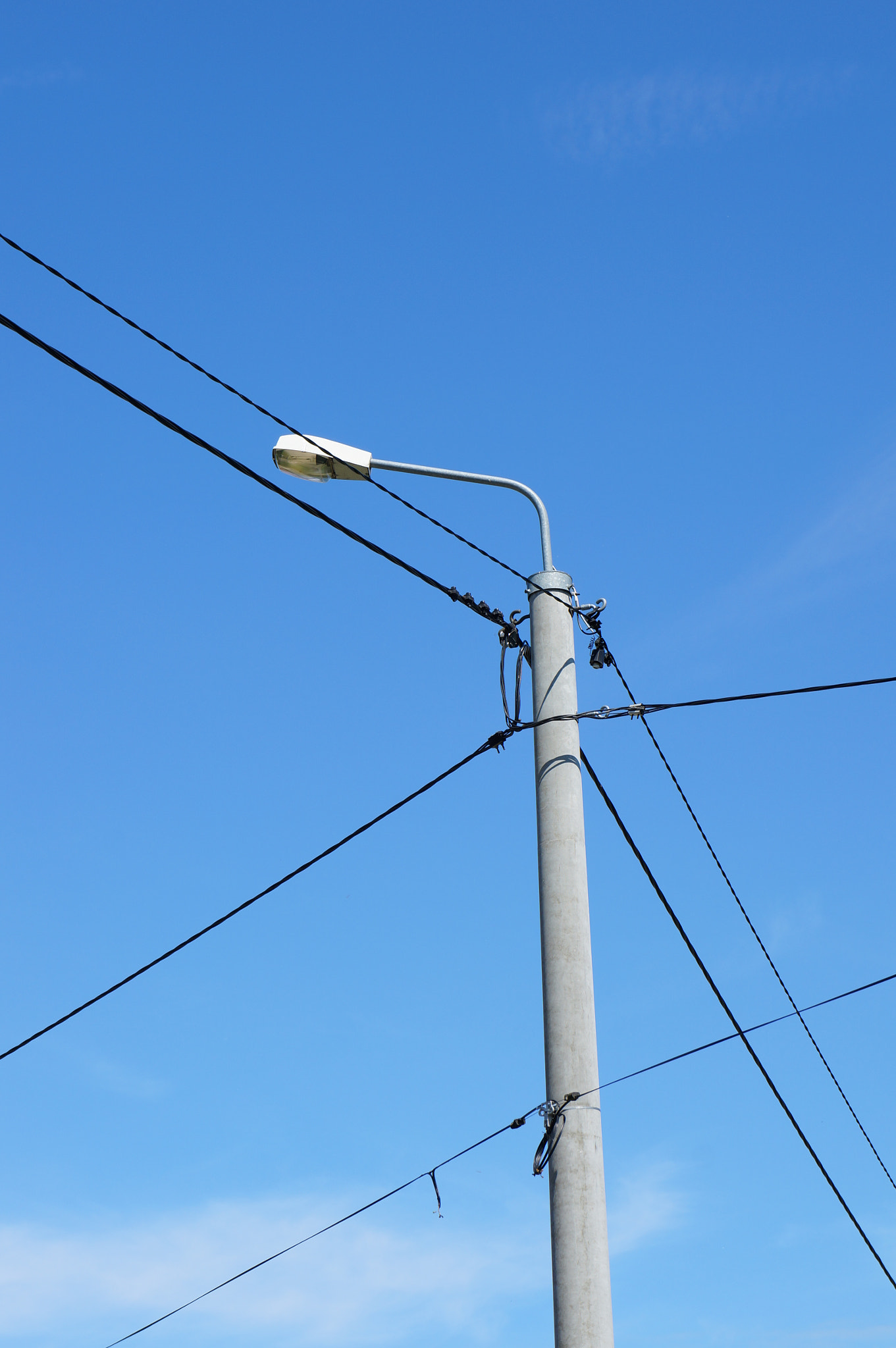 Sony E 18-55mm F3.5-5.6 OSS sample photo. Electric lamp photography