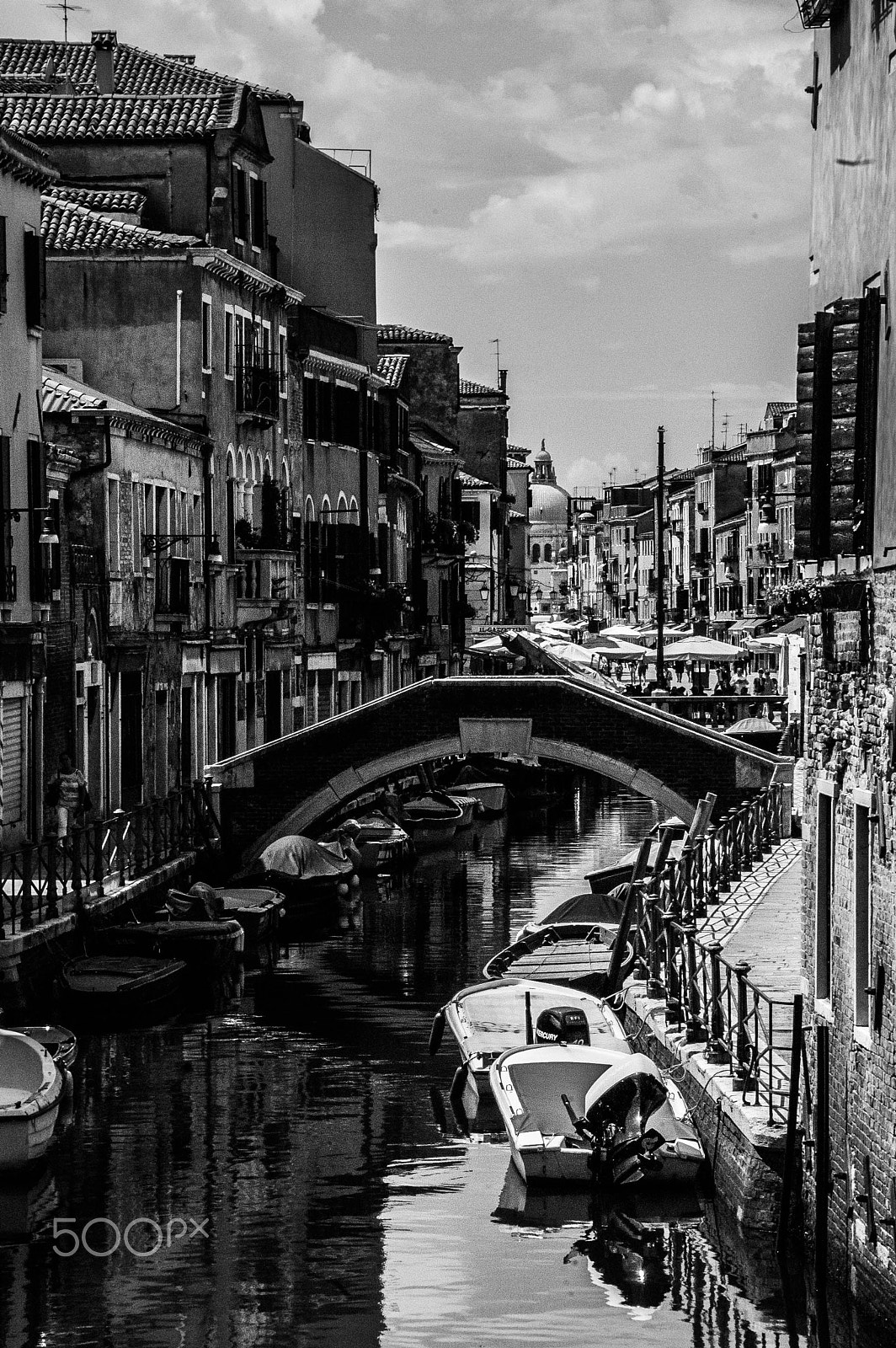 Nikon D40 + Nikon PC-E Nikkor 24mm F3.5D ED Tilt-Shift sample photo. Black&white venice photography