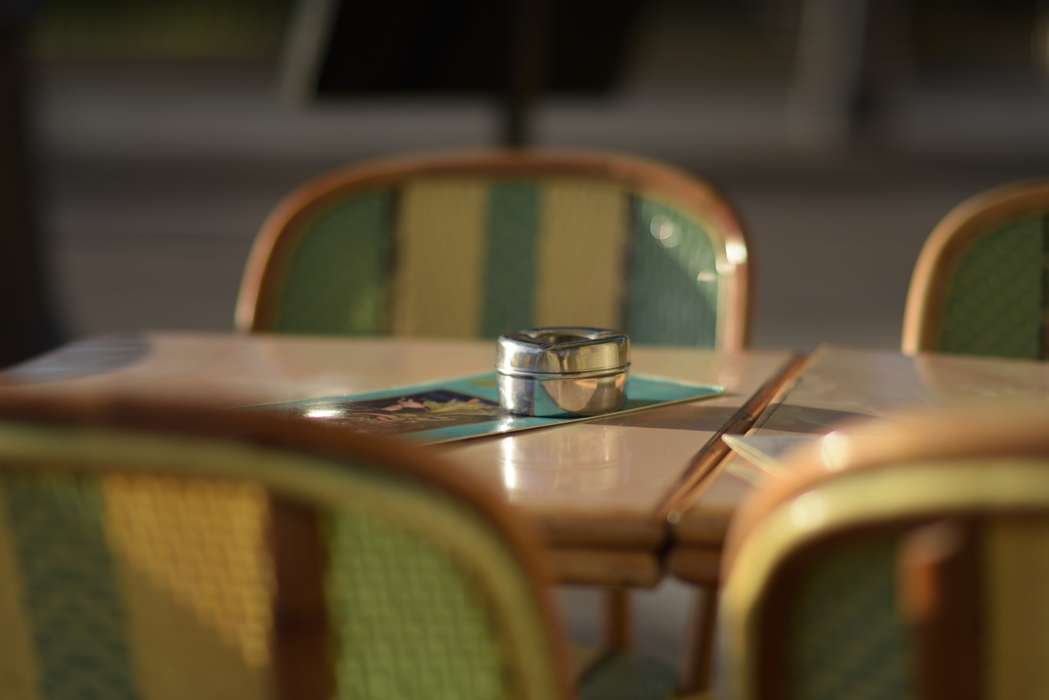 Samyang 85mm F1.4 Aspherical IF sample photo. Ashtray... photography