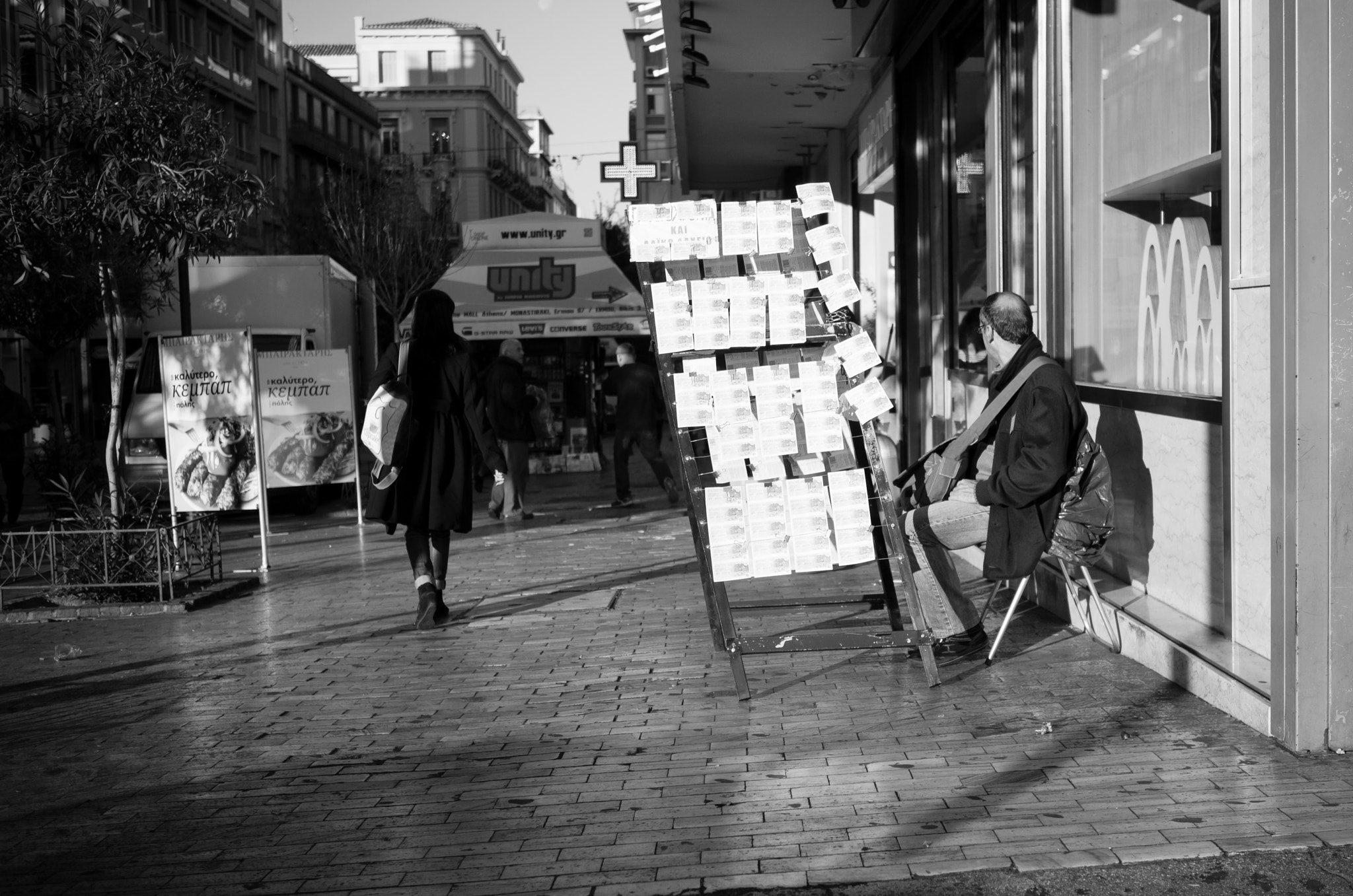 Summicron T 1:2 23 ASPH. sample photo. Street vendor photography