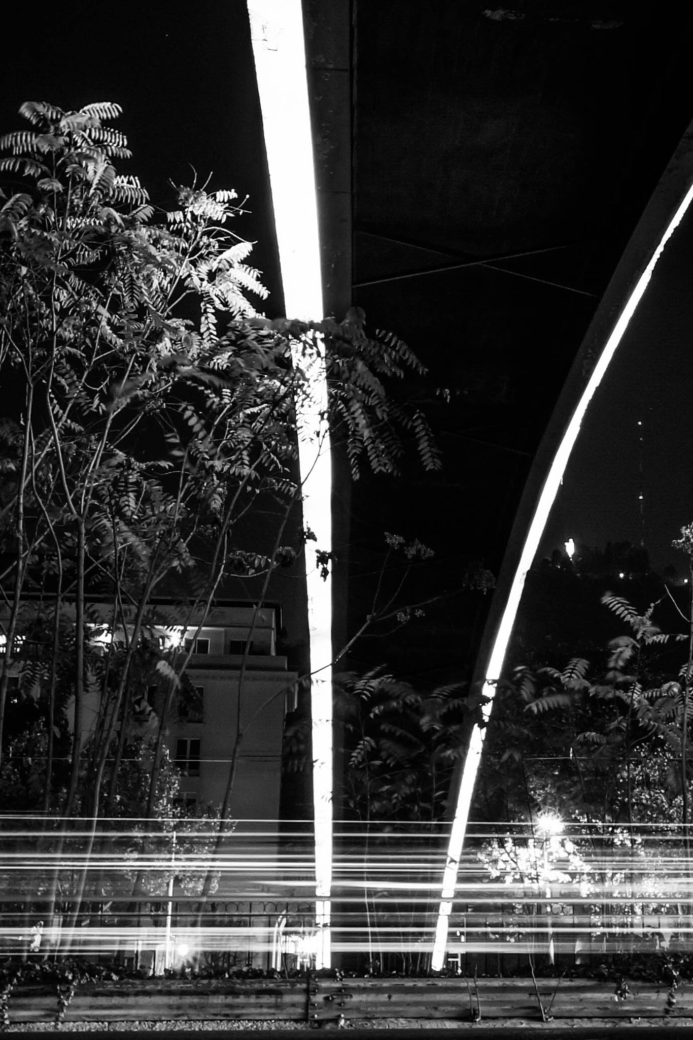 Sony Alpha NEX-5R + Sony E 16mm F2.8 sample photo. Just saw flash pass by... photography