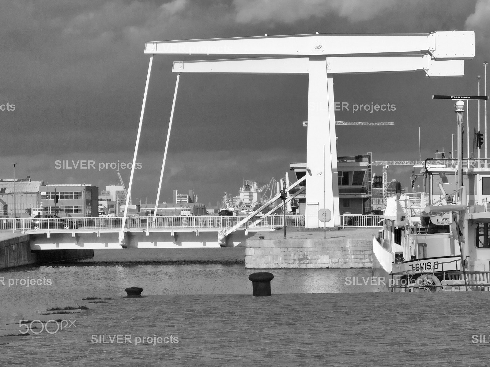 Olympus E-30 sample photo. Bridge photography