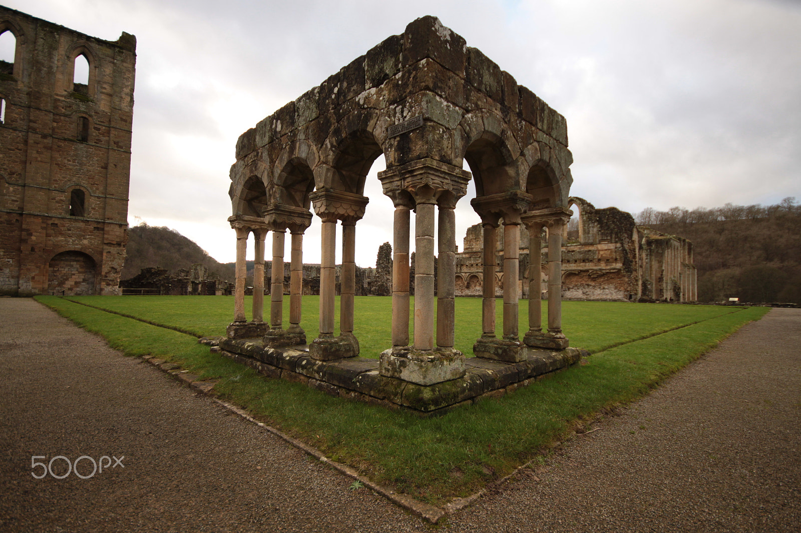 Canon EOS 500D (EOS Rebel T1i / EOS Kiss X3) sample photo. Rievaulx abbey corner photography