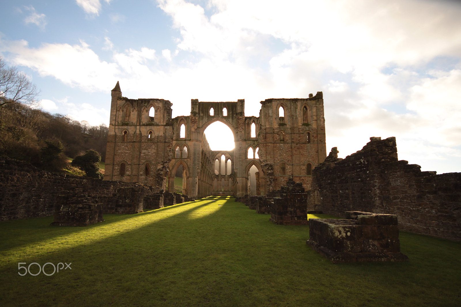 Canon EOS 500D (EOS Rebel T1i / EOS Kiss X3) sample photo. Rievaulx abbey sun photography