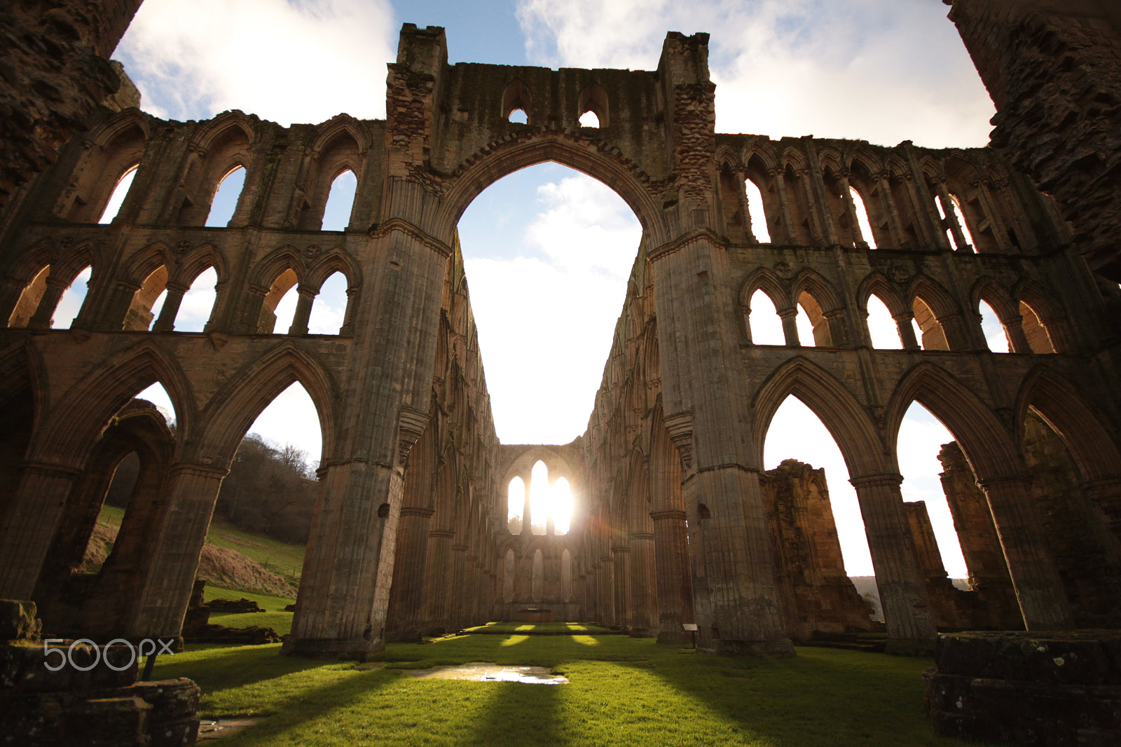 Canon EOS 500D (EOS Rebel T1i / EOS Kiss X3) sample photo. Rievaulx abbey sun photography