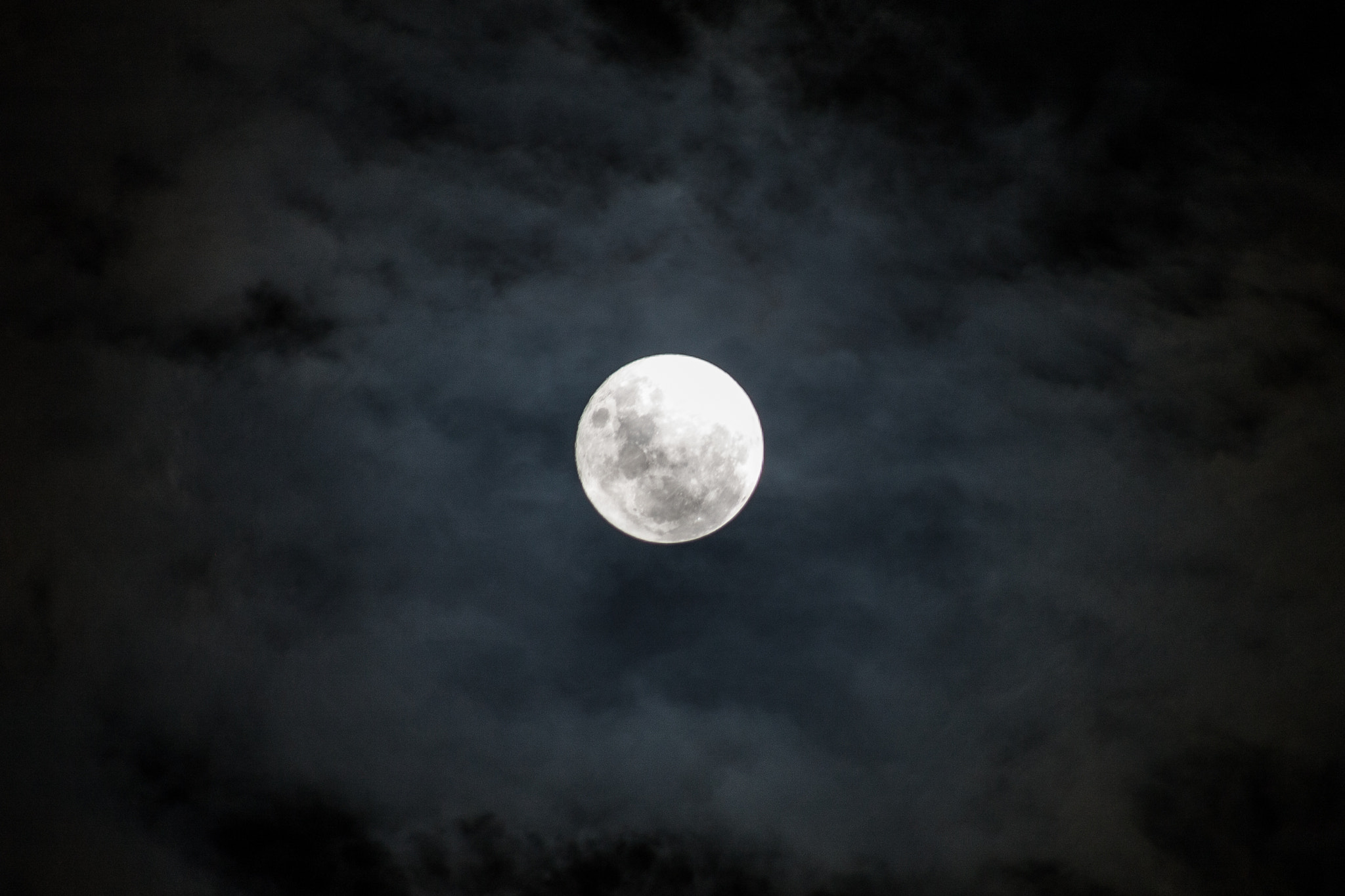Sigma 18-250mm F3.5-6.3 DC OS HSM sample photo. Full moon photography