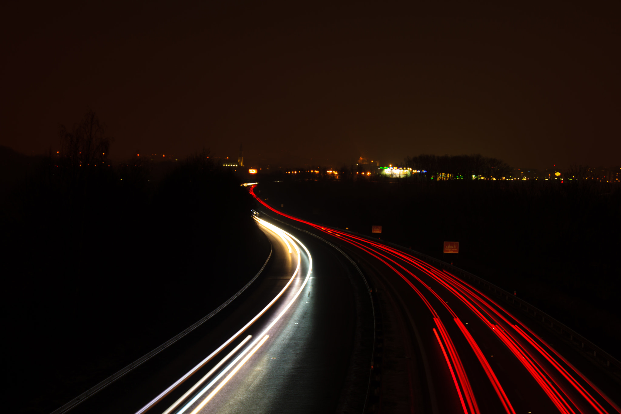 Canon EF-S 18-135mm F3.5-5.6 IS STM sample photo. Night traffic photography