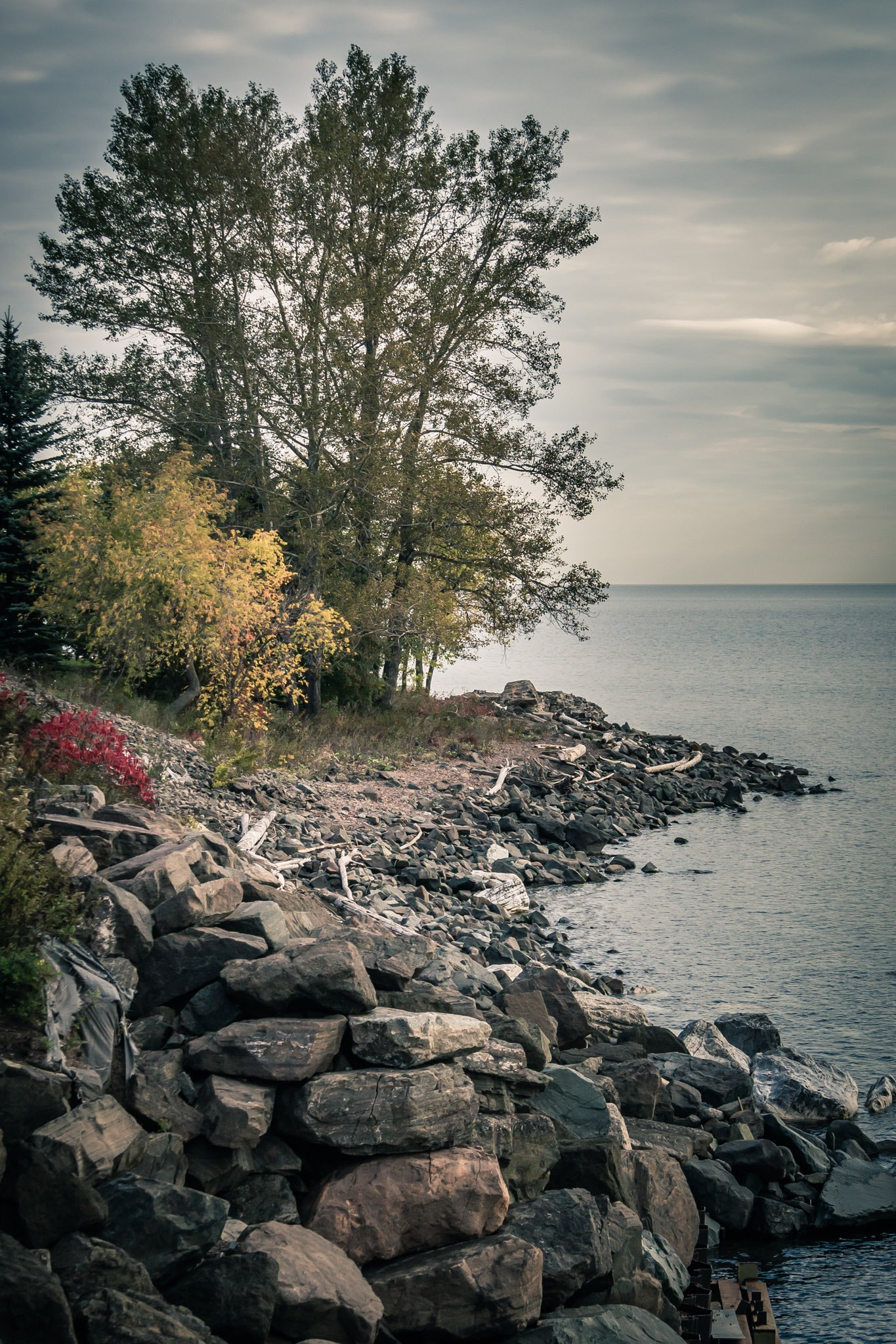Canon EF-S 17-85mm F4-5.6 IS USM sample photo. The shore of lake superior photography