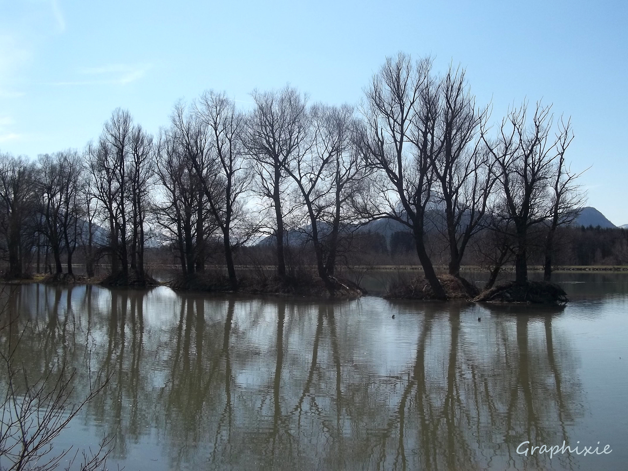 Kodak EASYSHARE M531 DIGITAL CAMERA sample photo. By the river inn photography
