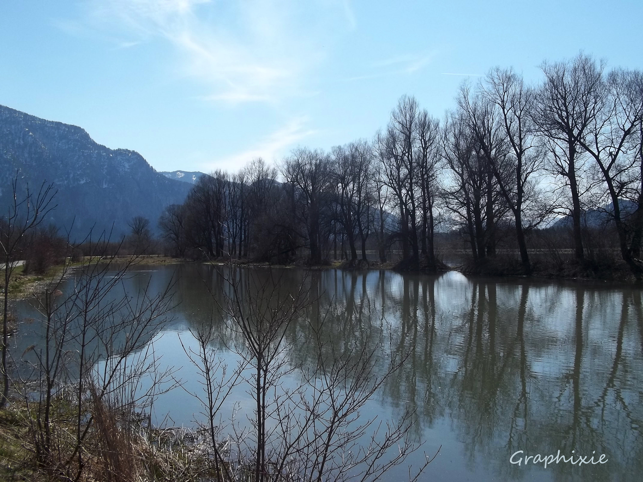 Kodak EASYSHARE M531 DIGITAL CAMERA sample photo. By the river inn photography