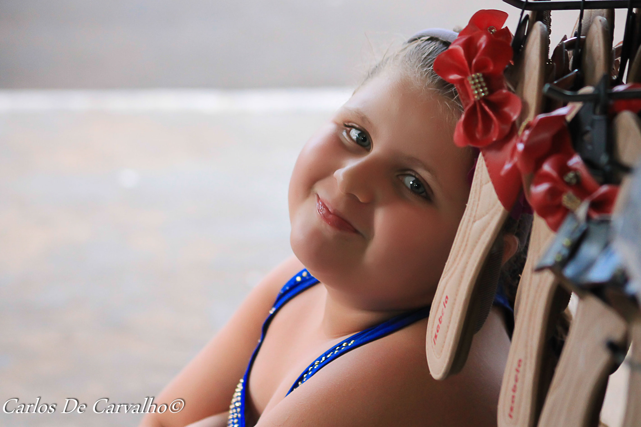 Sigma 70-300mm F4-5.6 APO DG Macro sample photo. The little girl, with blue eyes, in a market.... photography