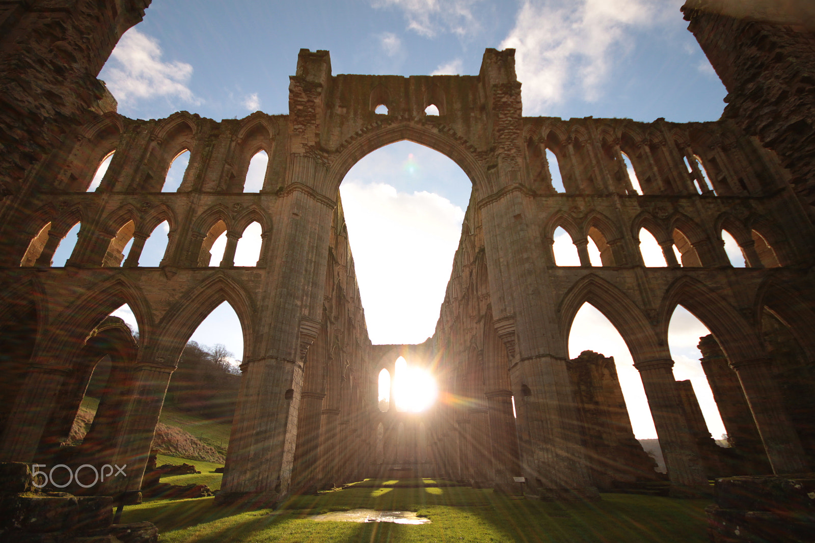 Canon EOS 500D (EOS Rebel T1i / EOS Kiss X3) sample photo. Rievaulx abbey sun photography