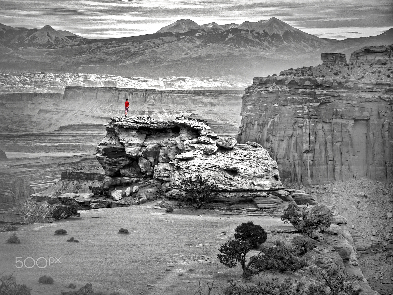 Canon EOS 40D + Tamron 18-270mm F3.5-6.3 Di II VC PZD sample photo. Canyonlands overlook photography