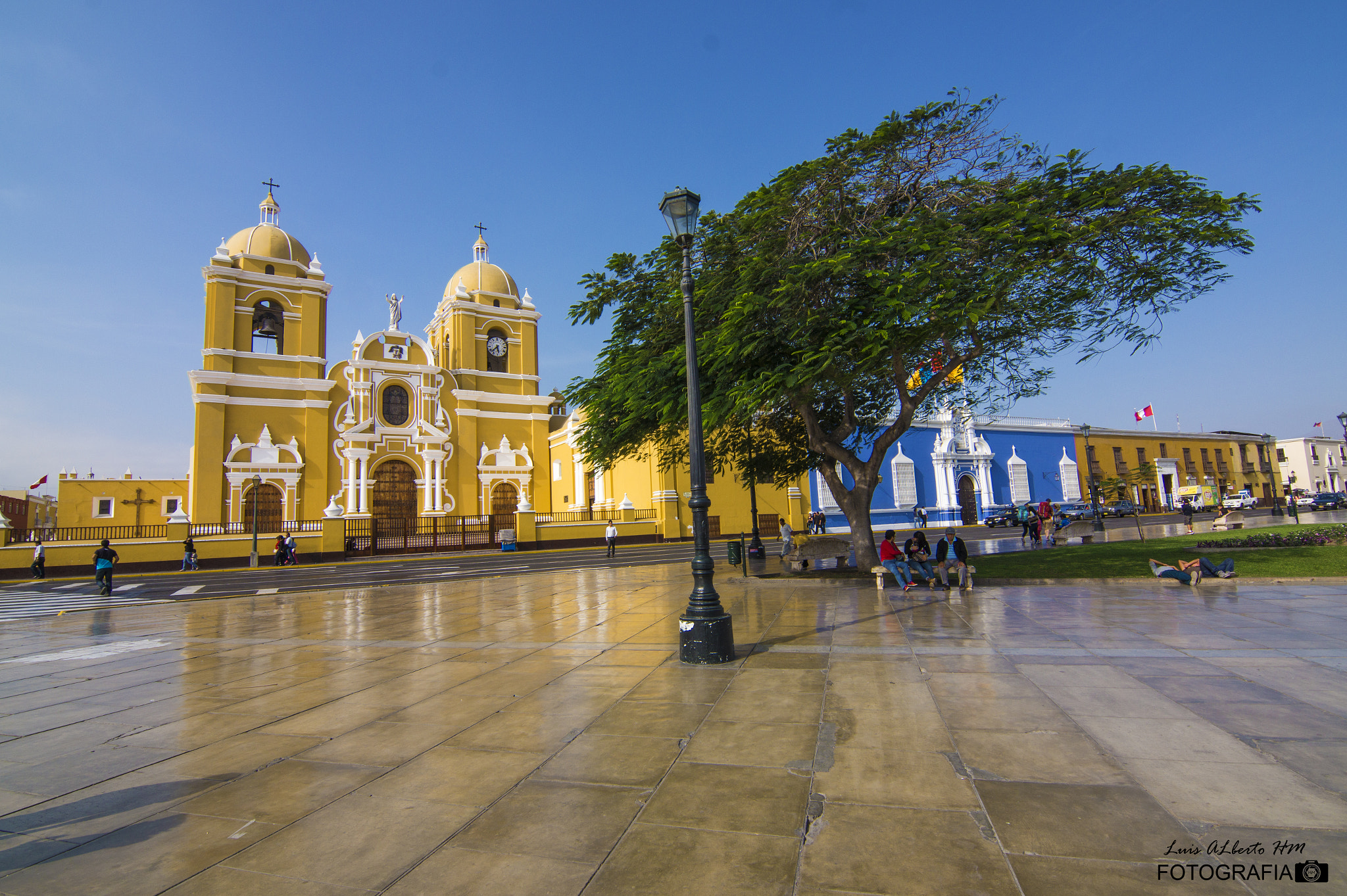 Sony SLT-A58 + 20mm F2.8 sample photo. Desde la plaza de armas de trujillo photography