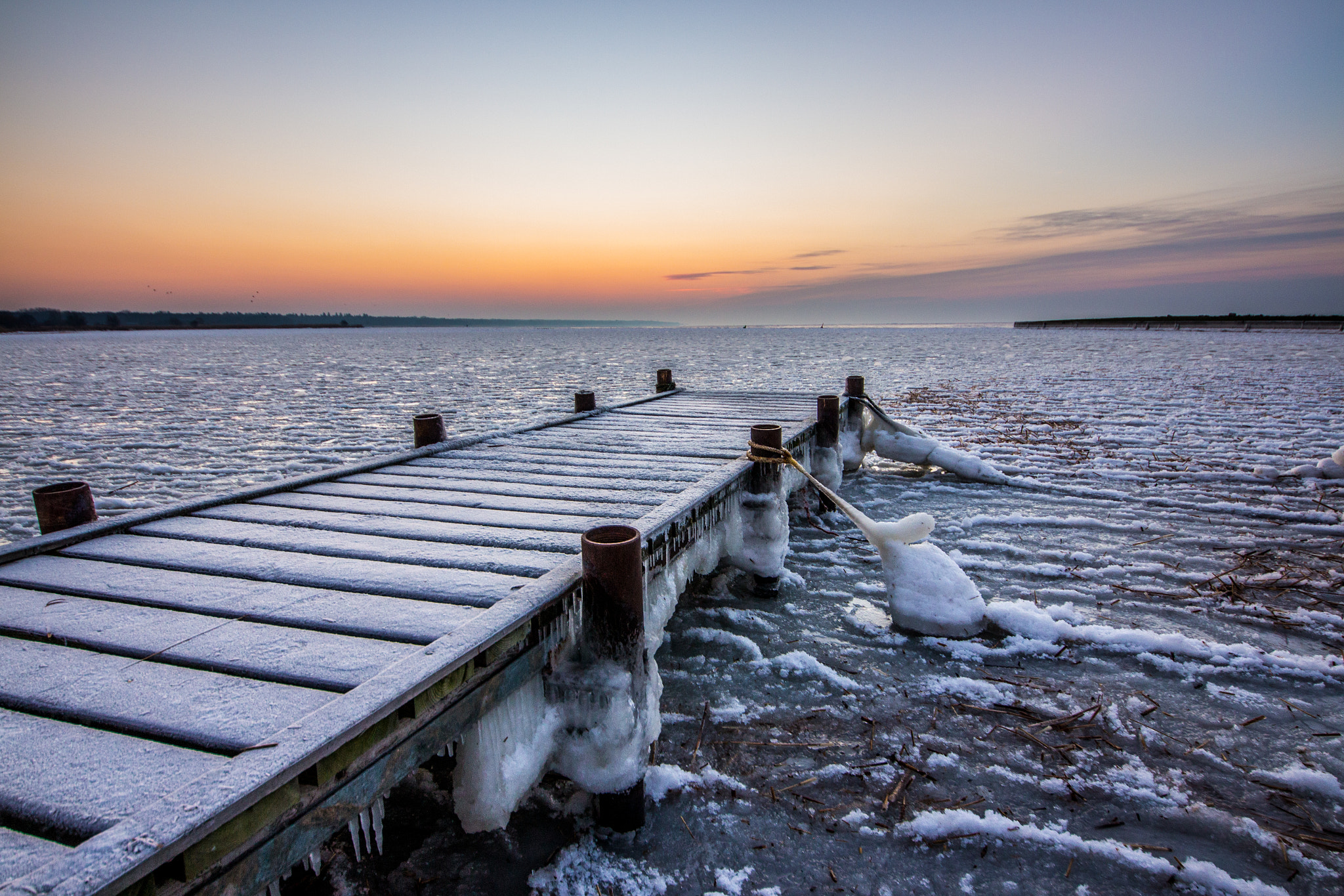 Canon EOS M + Sigma 12-24mm F4.5-5.6 II DG HSM sample photo. Icy pier photography