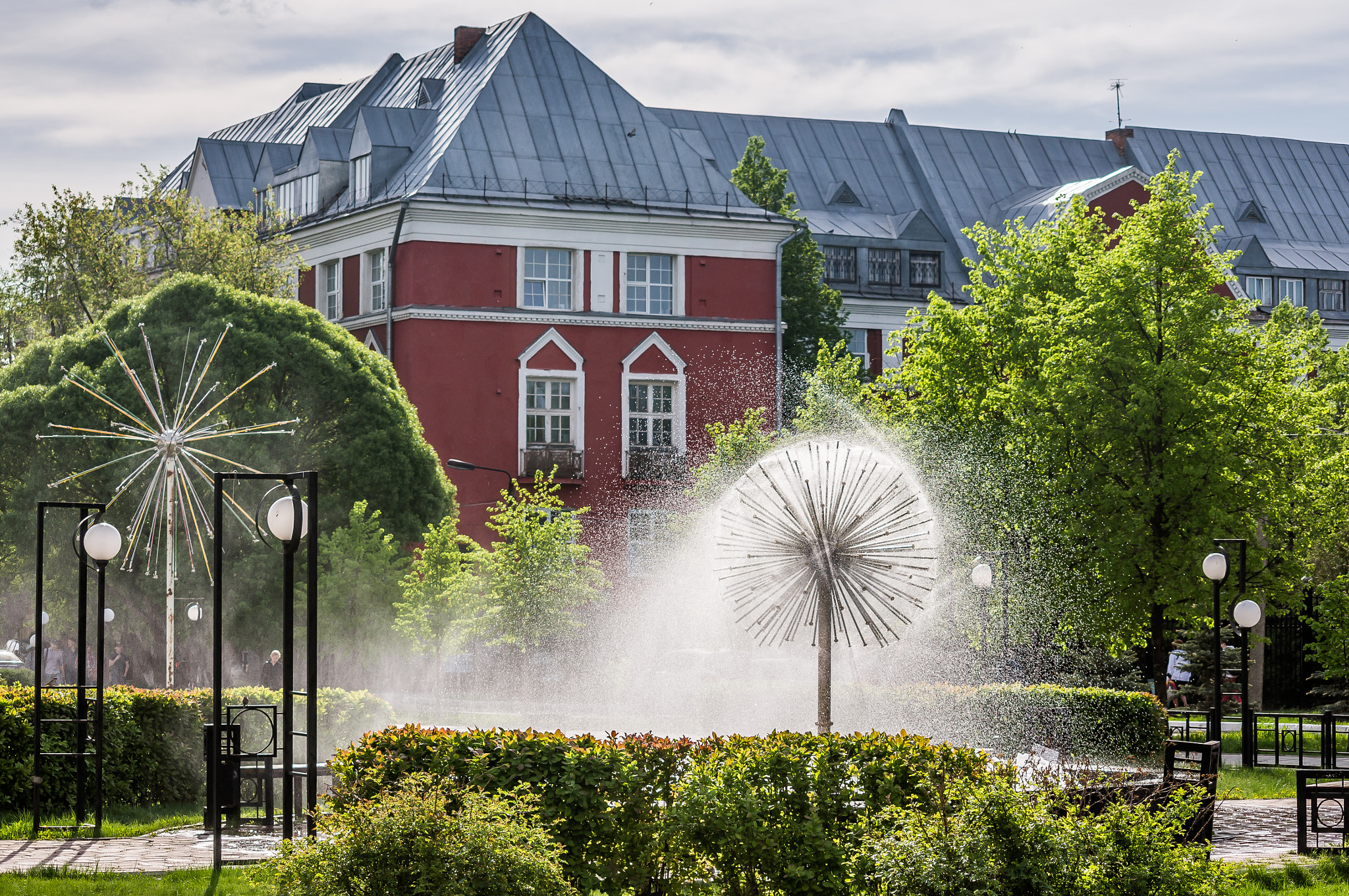 Sony Alpha DSLR-A580 + Sigma 55-200mm F4-5.6 DC sample photo. University courtyard photography