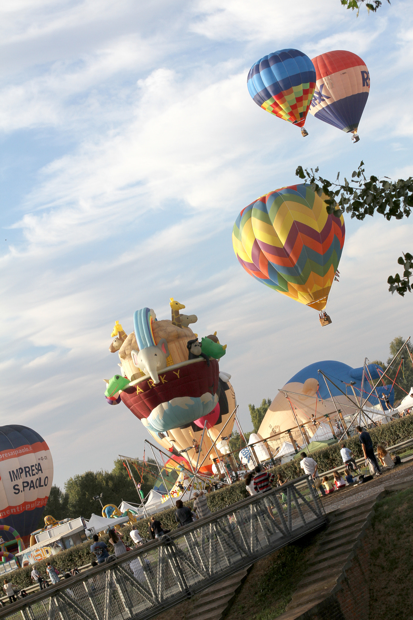 Canon EOS 7D + Sigma 50-200mm F4-5.6 DC OS HSM sample photo. Ferrara balloons festival 2015 photography