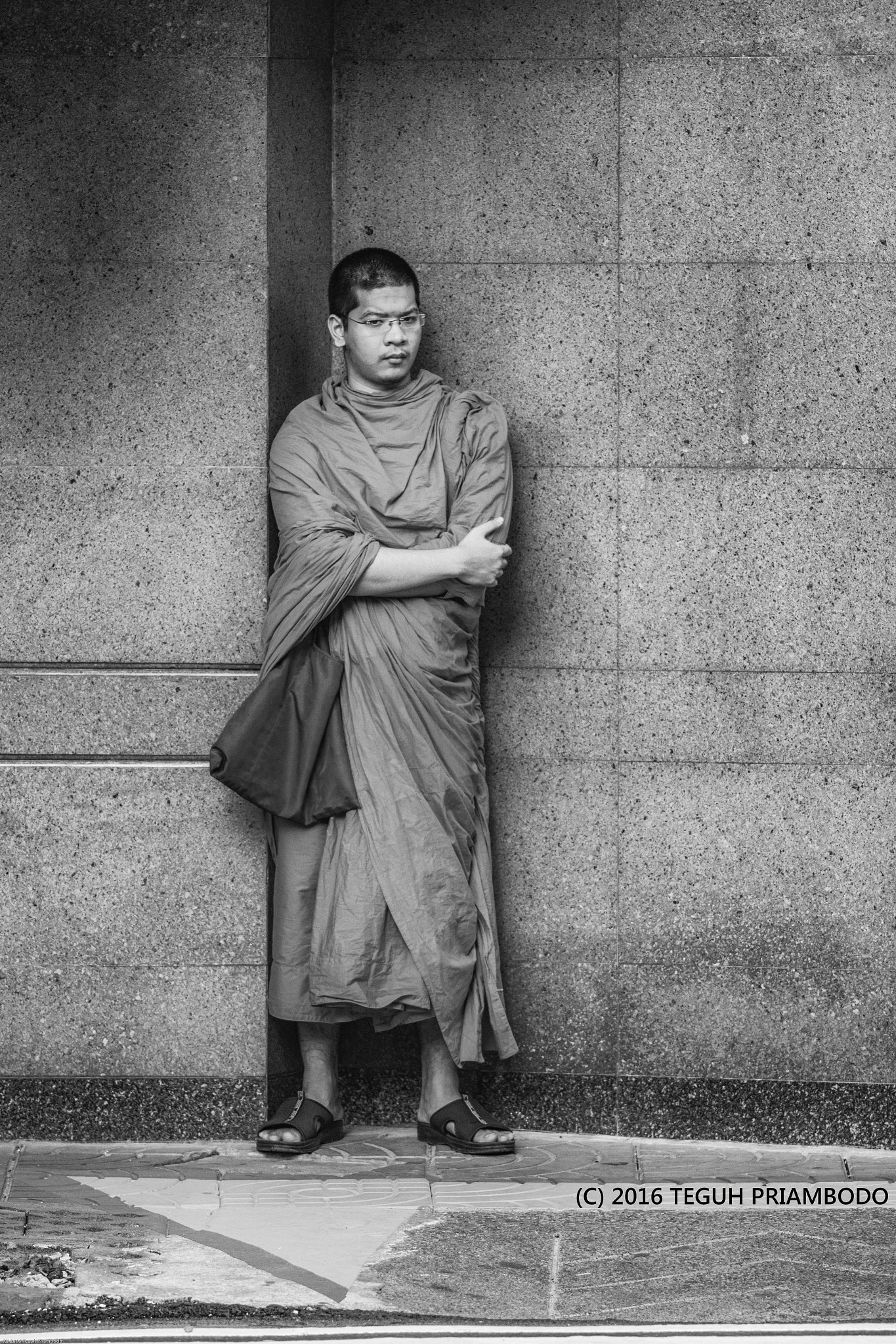 Canon EOS 60D + Canon EF 200mm F2.8L II USM sample photo. Bangkok monk photography