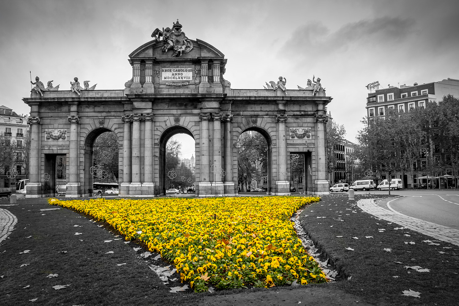 Canon EF-S 18-135mm F3.5-5.6 IS STM sample photo. Puerta de alcala photography