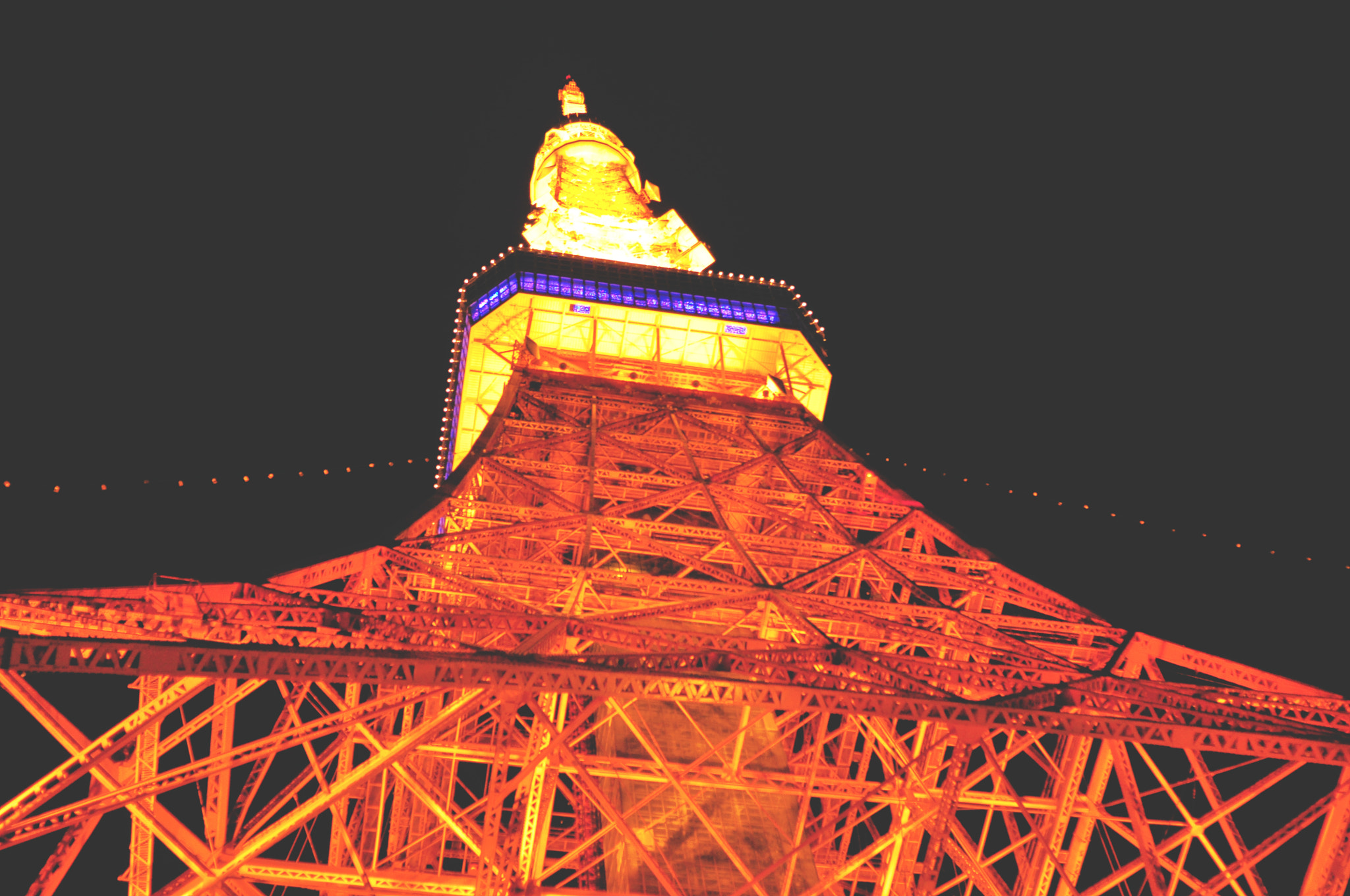 Nikon D90 + AF Nikkor 28mm f/2.8 sample photo. Tokyo tower photography